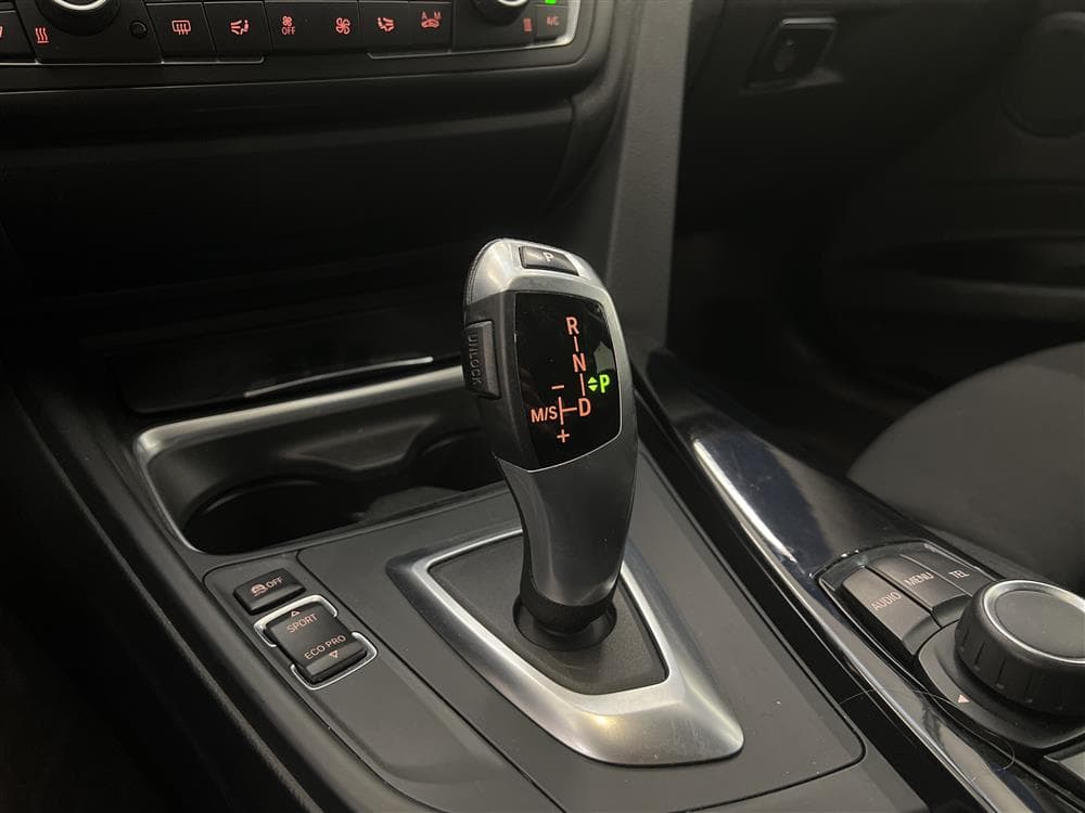 BMW 320d GT xDrive 184hk Sport line Värmare Sportavgas Draginteriör