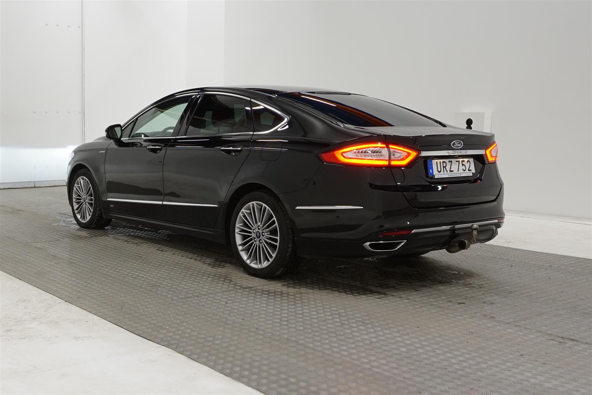 Ford Mondeo Vignale 180hk AWD Värmare Skinn B-kamera Dragexteriör