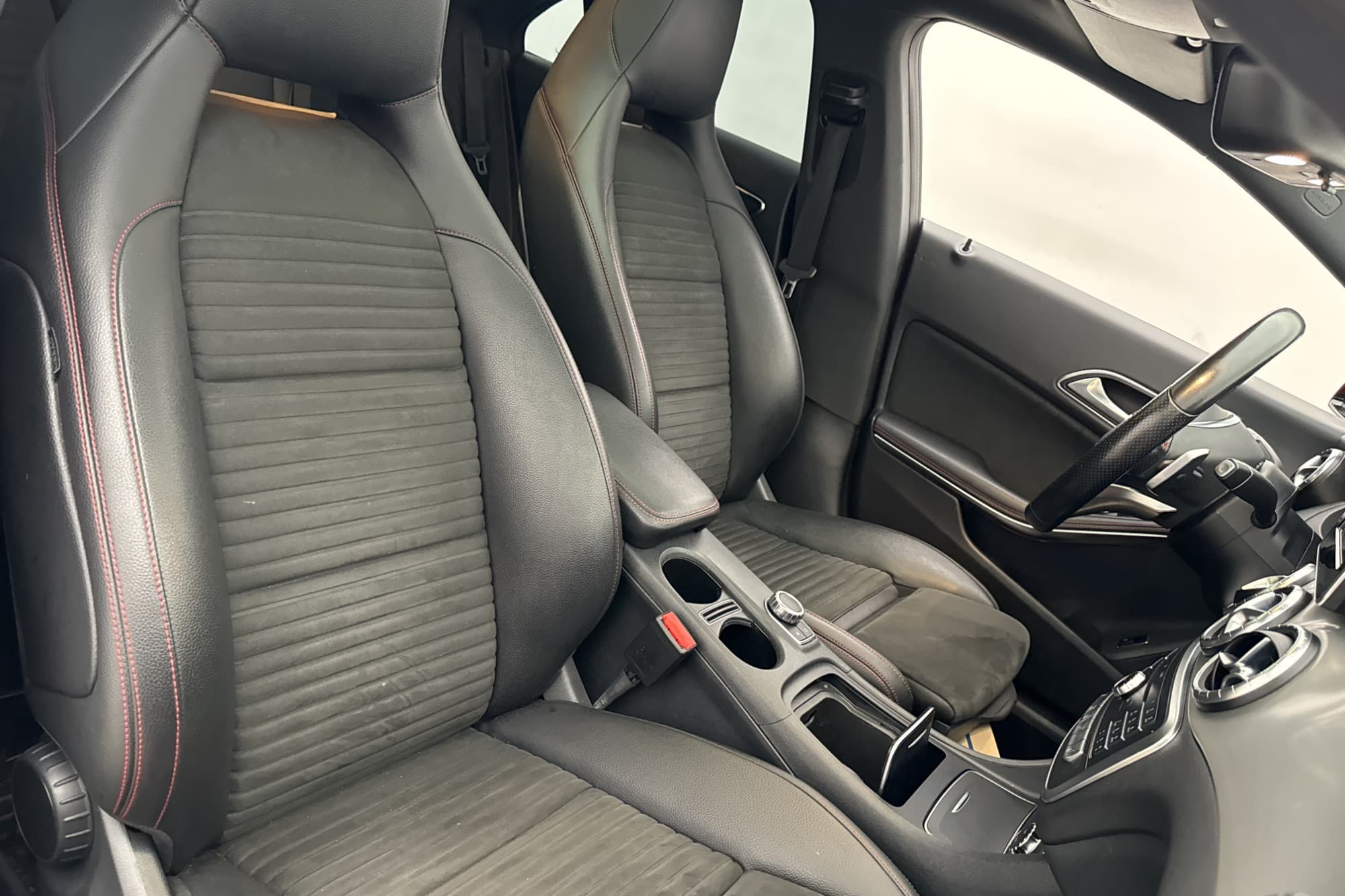 Mercedes-Benz CLA 200 156hk AMG Pano Kamera Halvskinn