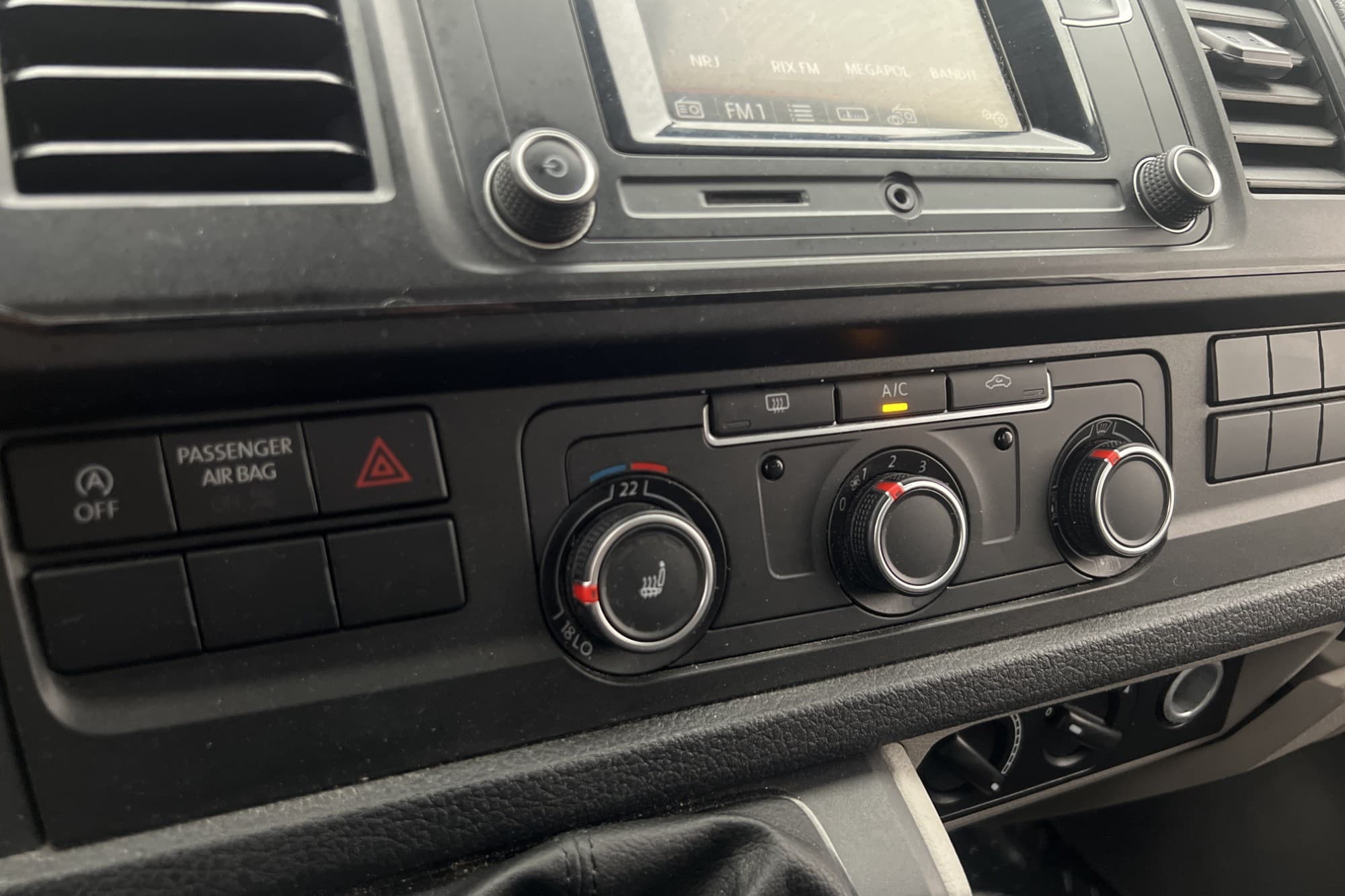 Volkswagen Transporter Kombi Lång 2.0TDI PDC 9-Sits MOMS