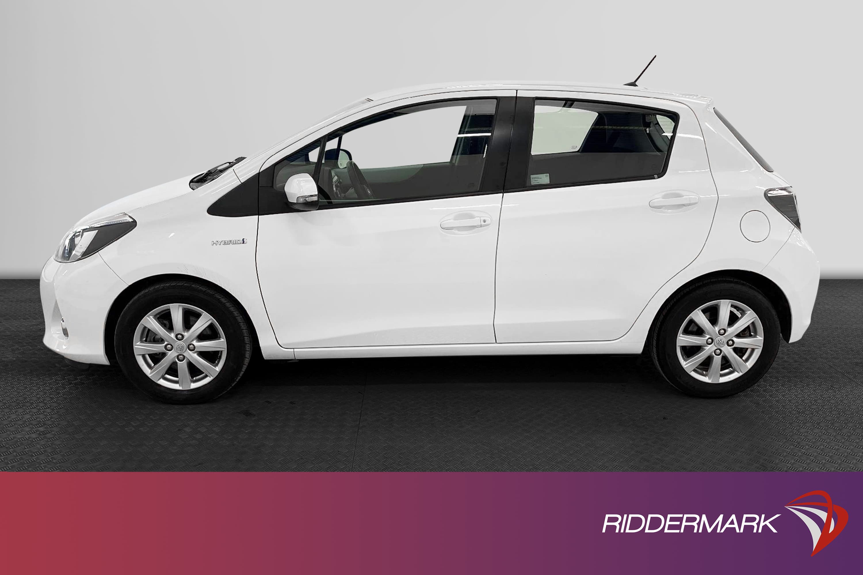 Toyota Yaris Hybrid e-CVT 101hk Navi