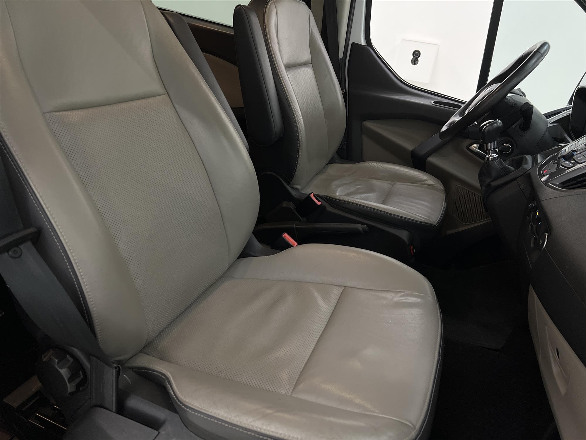 Ford Transit Custom Crew Van 170hk Limited Värmare Drag  interiör