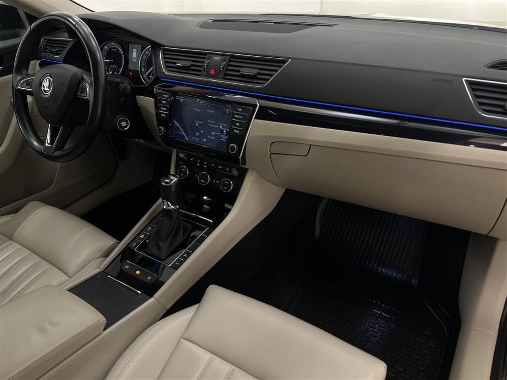 Skoda Superb 2.0 TDI Kombi 190hk L&K Pano Navi D-Värm Skinn