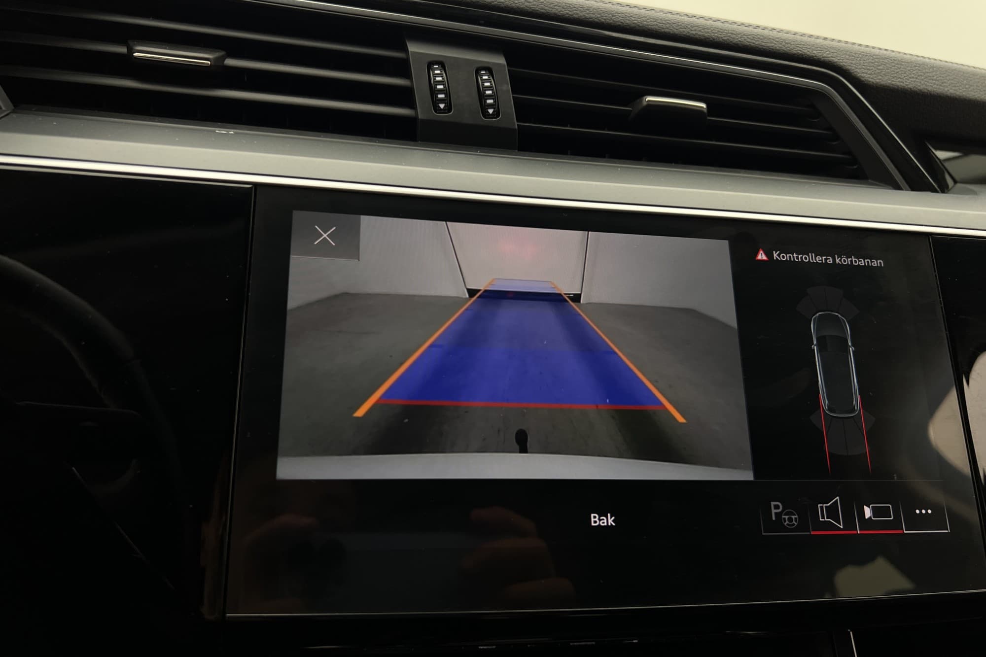 Audi e-tron 55 Quattro Dragkrok Kamera Skinn CarPlay MOMS