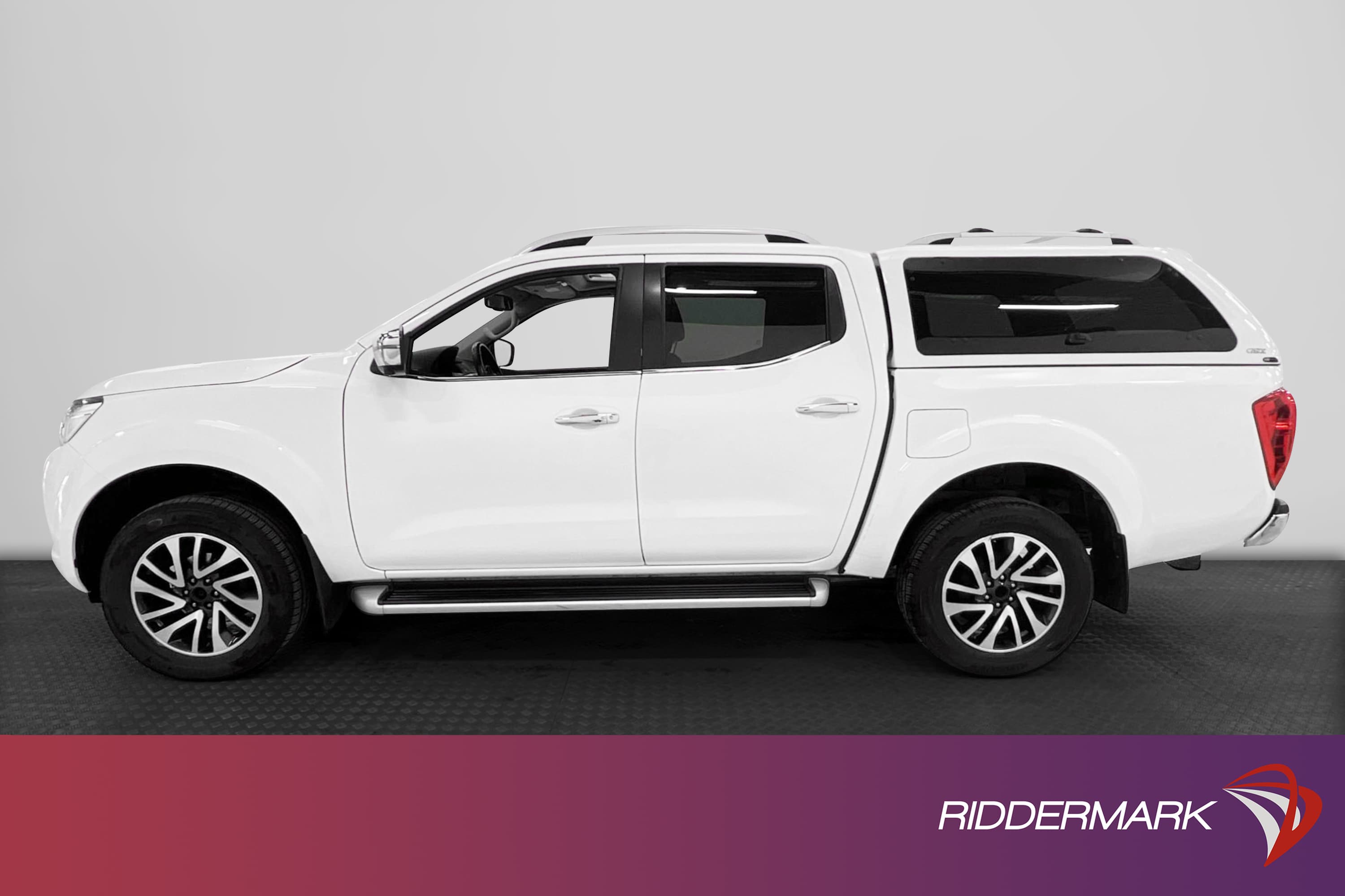 Nissan Navara Tekna 190hk Diff Navi Skinn Dragkrok Nyservad