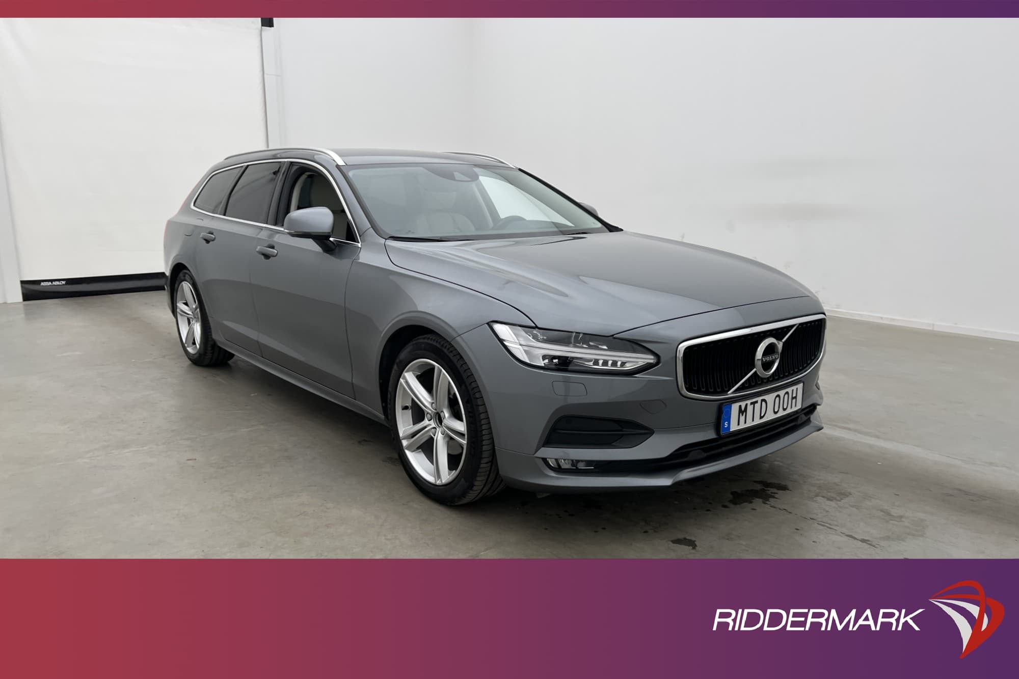 Volvo V90 D4 AWD Momentum VOC Värmare Drag Skinn CarPlay