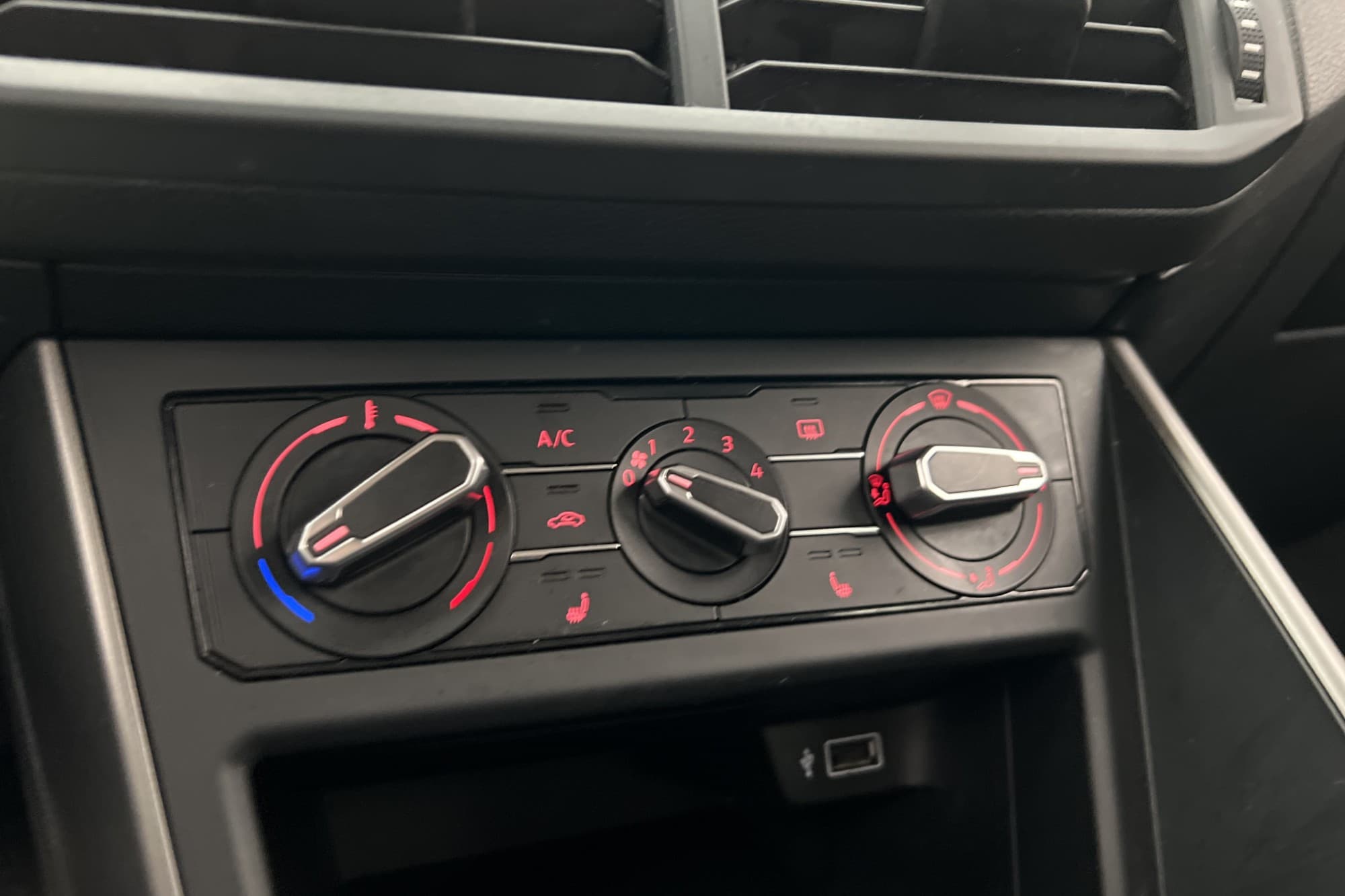 Volkswagen Polo 1.0 TSI 95hk P-Sensorer Bluetooth