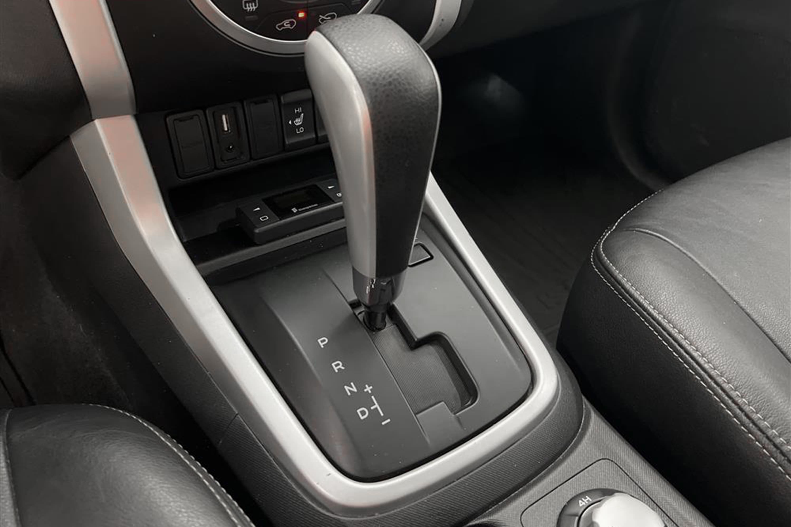 Isuzu D-MAX 1.9 DDI 4WD Automat Kamera Dragkrok Moms interiör