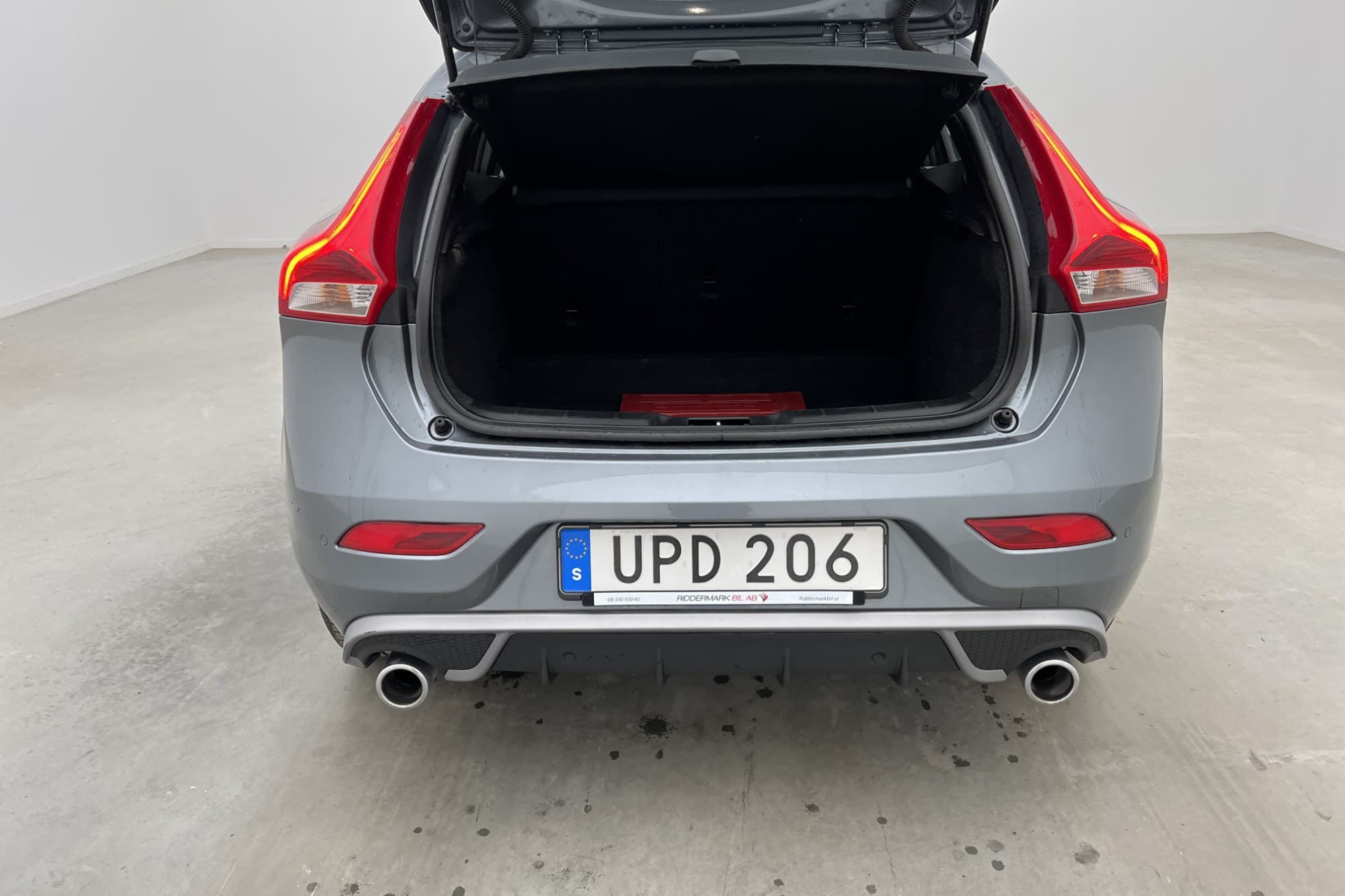 Volvo V40 D2 120hk R-Design D-Värmare Halvskinn Välservad