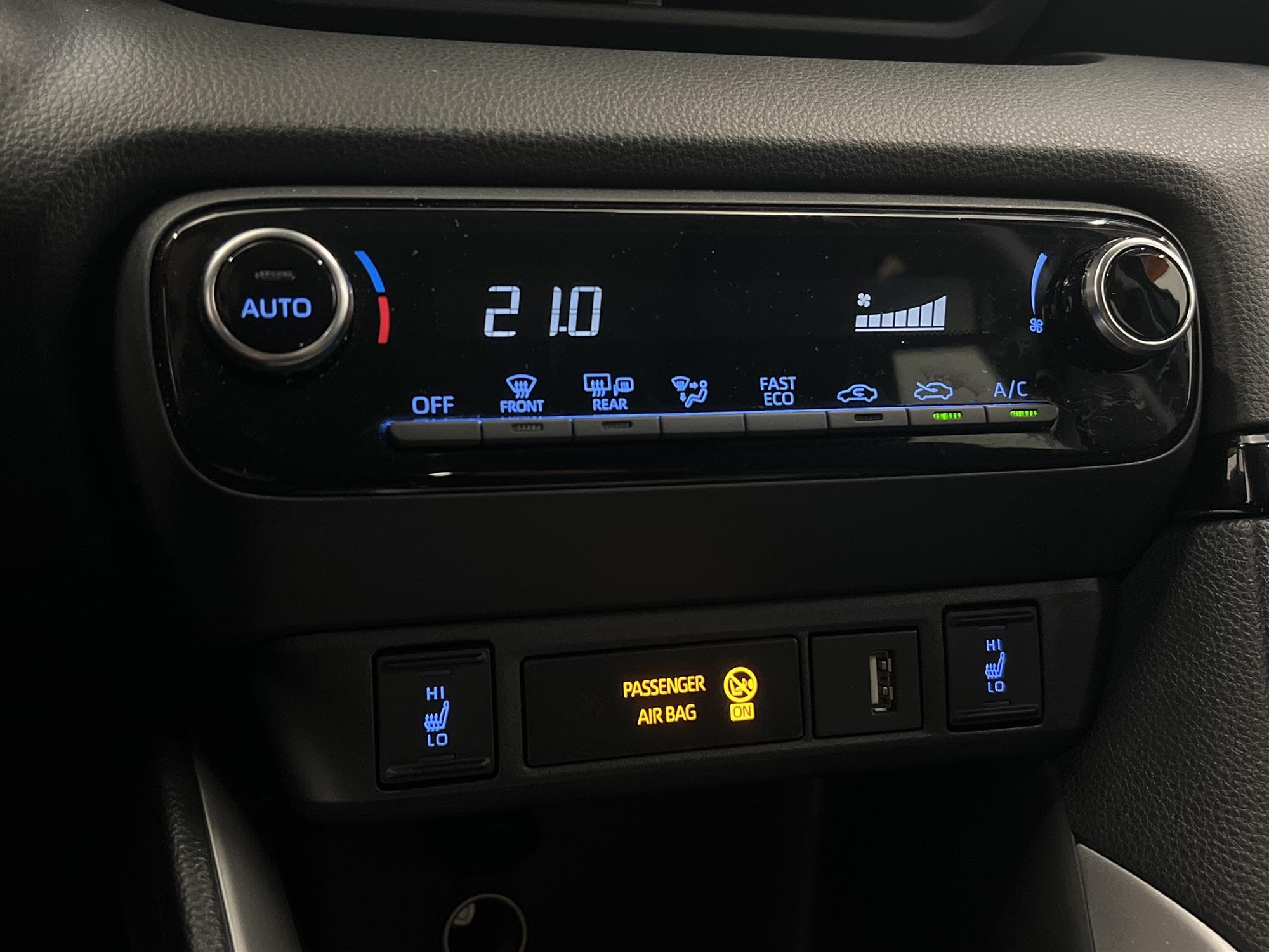 Toyota Yaris Hybrid CVT 116hk B-Kam 0,41L/mil