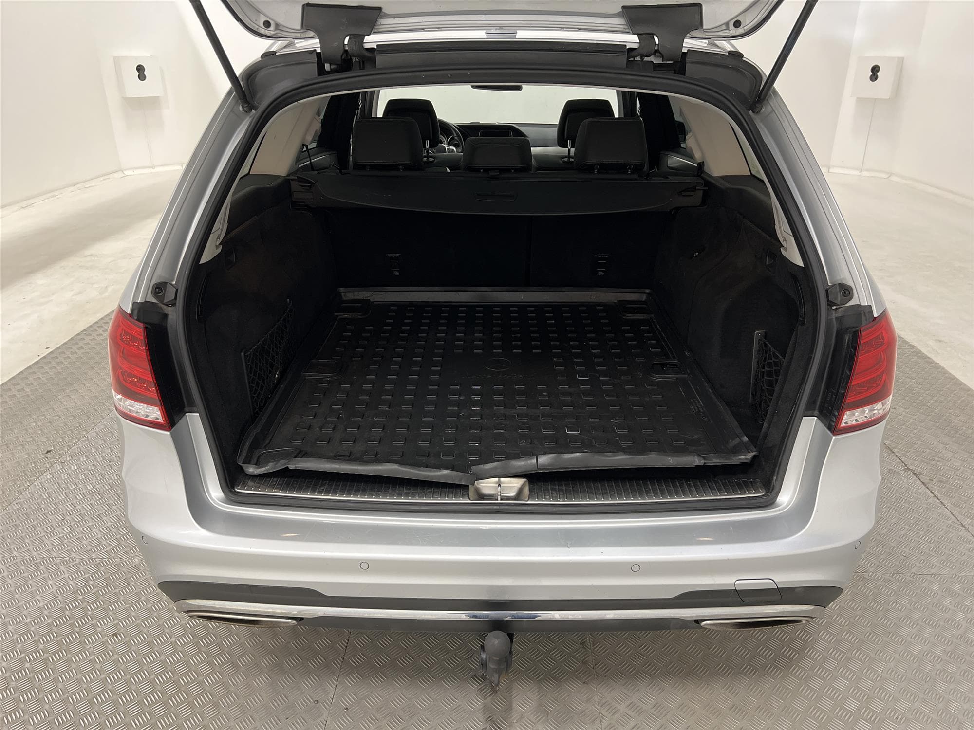 Mercedes-Benz E 220 T 170hk 4MATIC AMG Pano B-kamera Navi