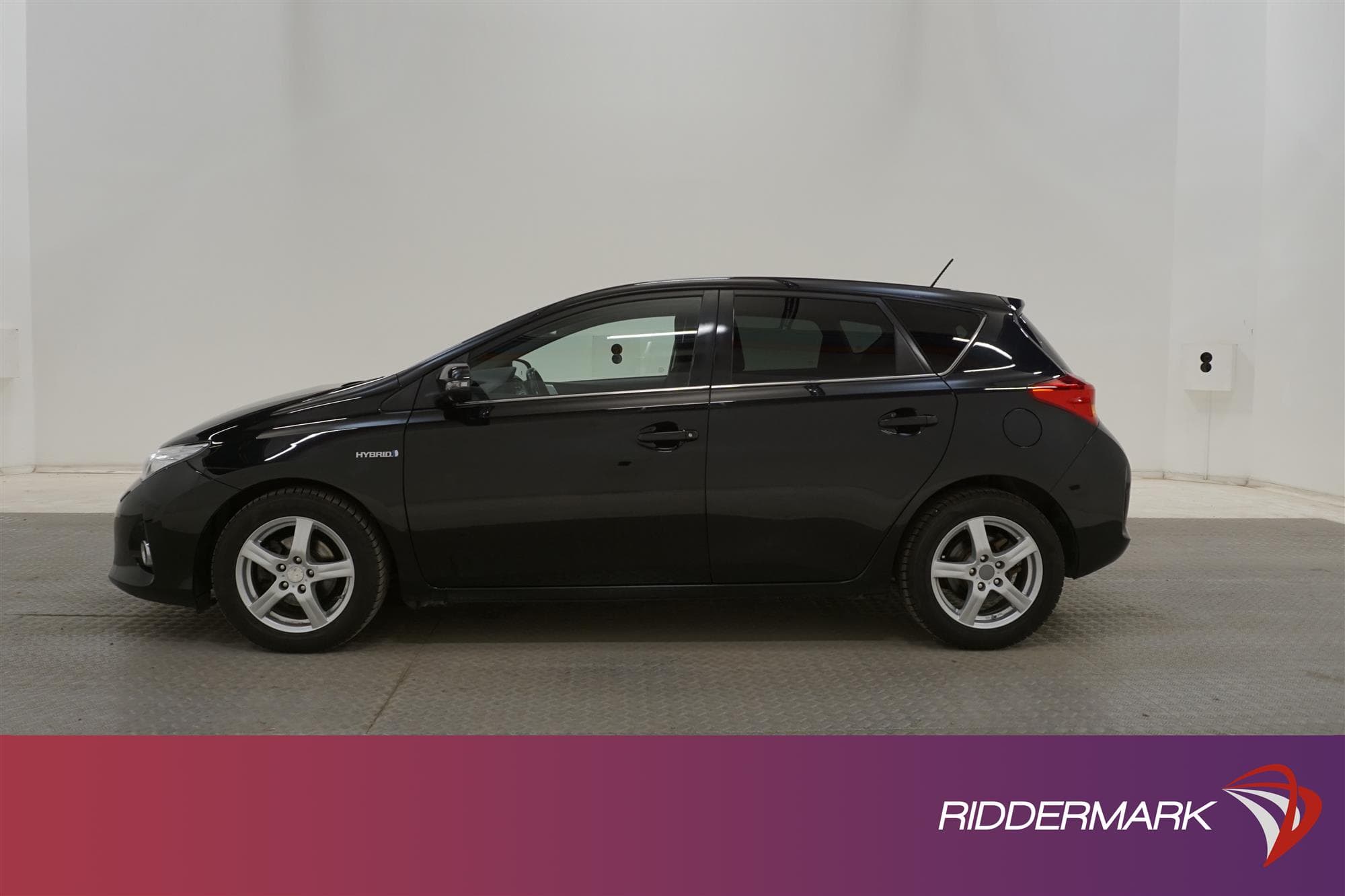 Toyota Auris Hybrid e-CVT 136hk