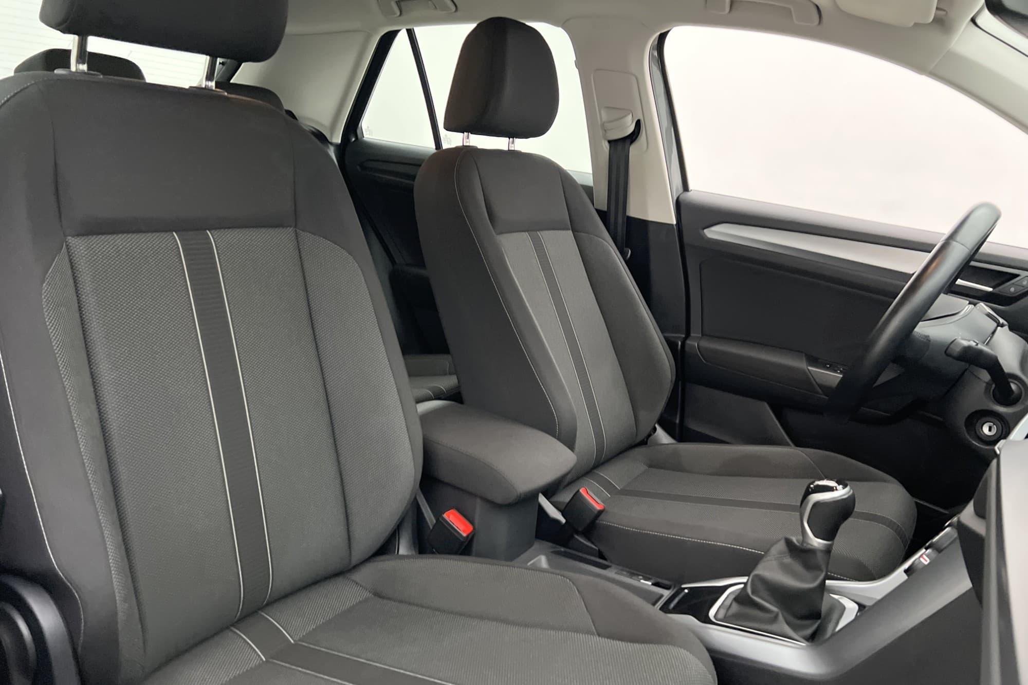 Volkswagen T-Roc TSI 110hk Cockpit P-Sensorer CarPlay MOMS