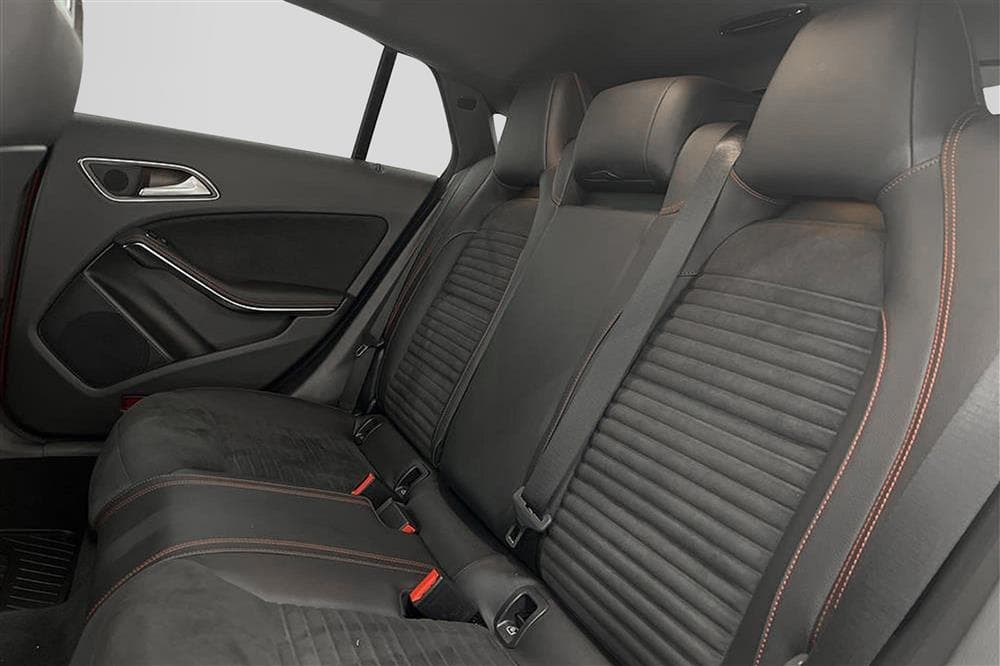 Mercedes CLA 220d 4M 177hk AMG Pano Drag B-kamera 0,42l/milinteriör
