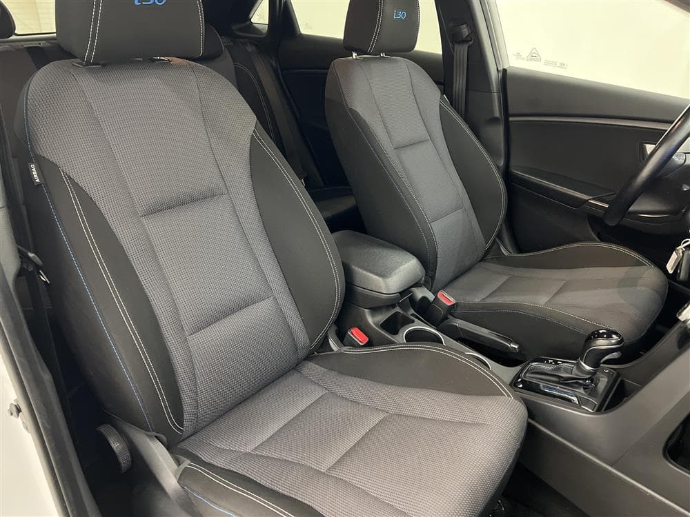 Hyundai i30 1.6 D 136hk Drag Rattvärme Nyservad 0.39l/milinteriör
