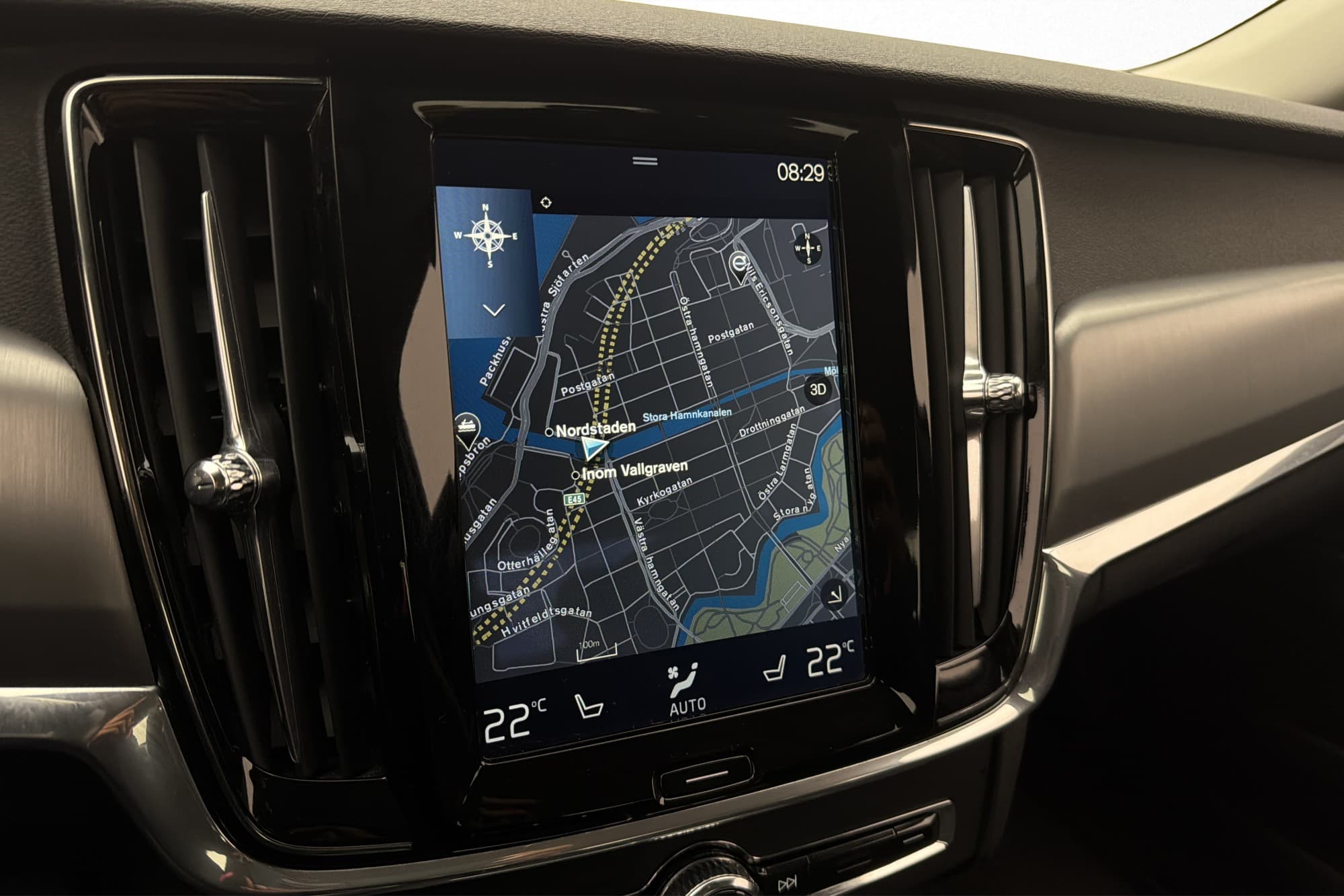 Volvo S90 D4 AWD Momentum Plus VOC Värmare 4-Zon Navi Drag