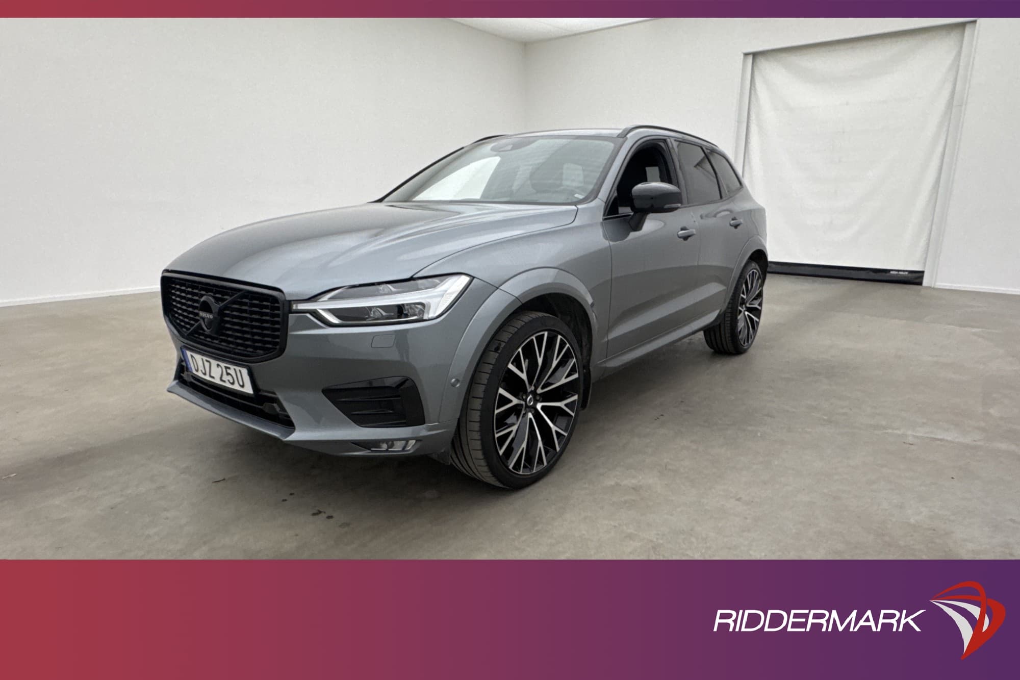 Volvo XC60 B5 AWD R-Design Värmare Pano H/K Head-Up 360 Drag