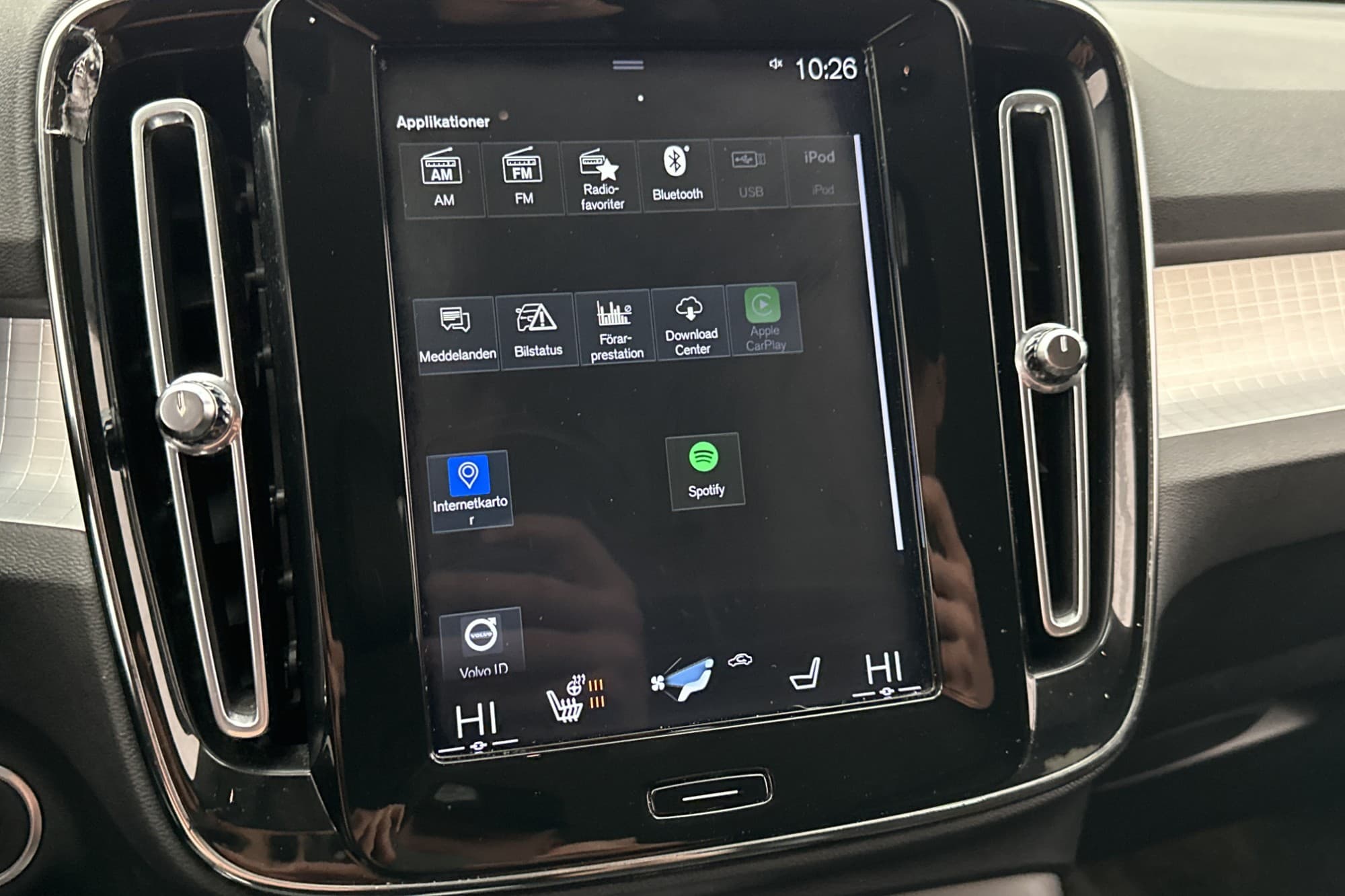 Volvo XC40 T3 156hk Momentum VOC Drag CarPlay Värm Sensorer