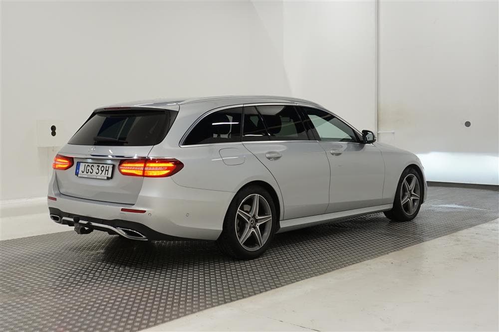 Mercedes-Benz E 220 d 194hk AMG Widescreen D-Värm Drag B-kamexteriör