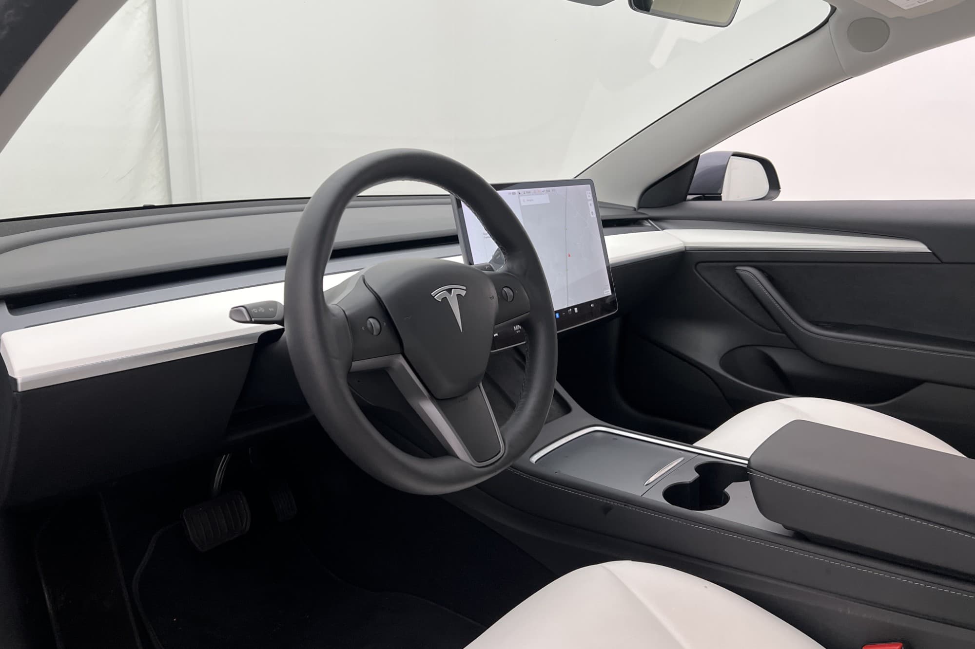 Tesla Model 3 Long Range AWD Autopilot Ljus-interiör MOMS 