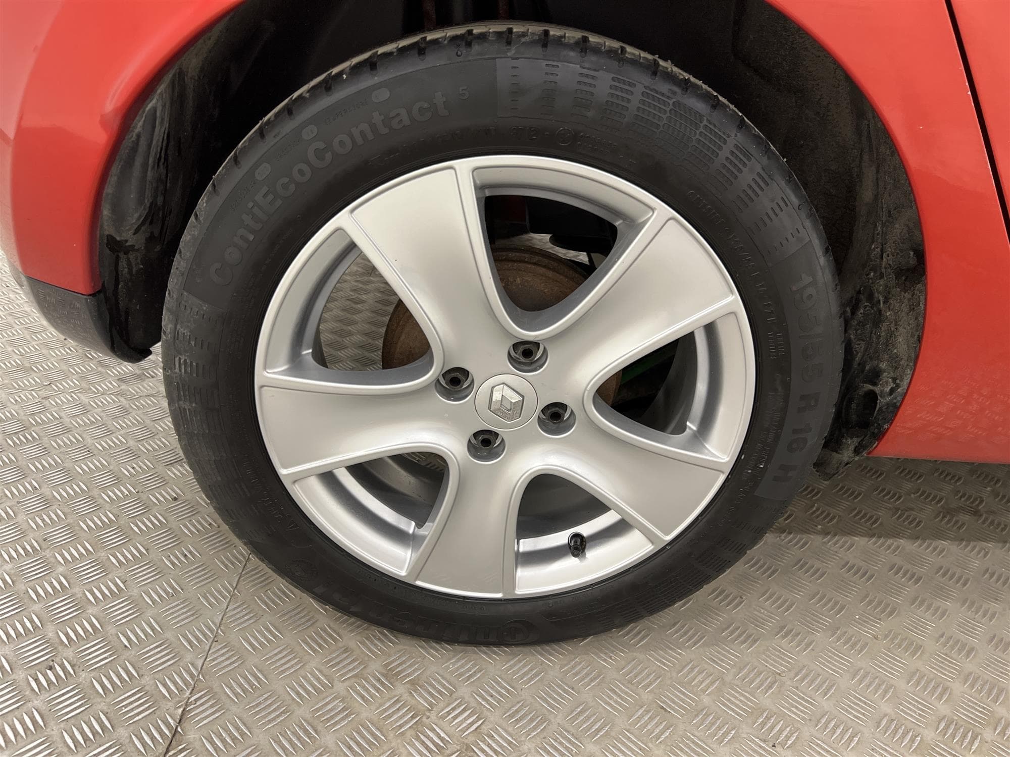 Renault Clio 0.9 TCe 90hk Nyservad Navi Låg Skatt 0,45L/mil
