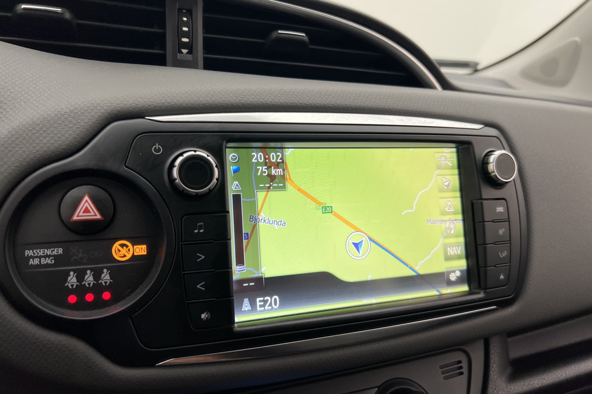Toyota Yaris Hybrid e-CVT 101hk Active Kamera Navi 1-brukare