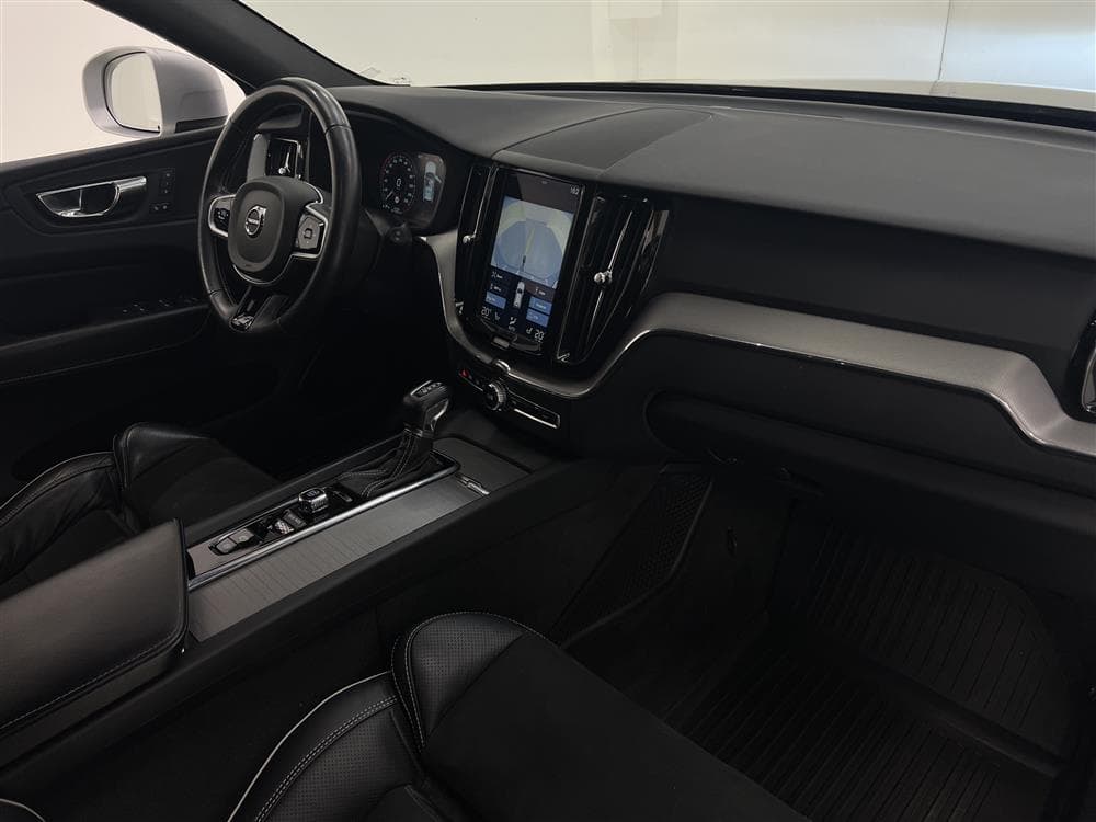 Volvo XC60 D4 AWD 190hk R-Design VOC Värmare 360° Navi Drag
