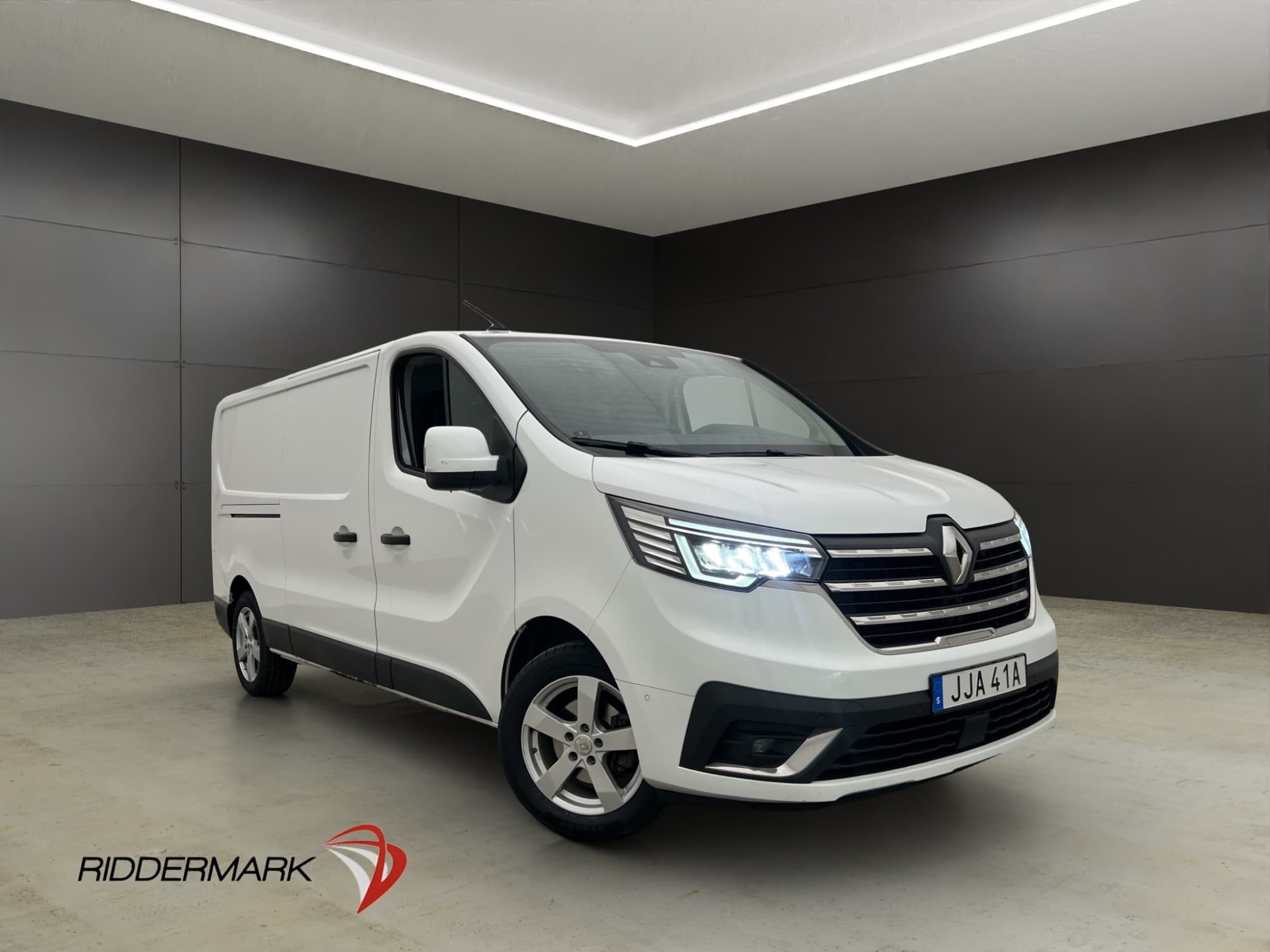 Renault trafic L2 Värmare Dragkrok LED B-Kamera CARPLAY Moms