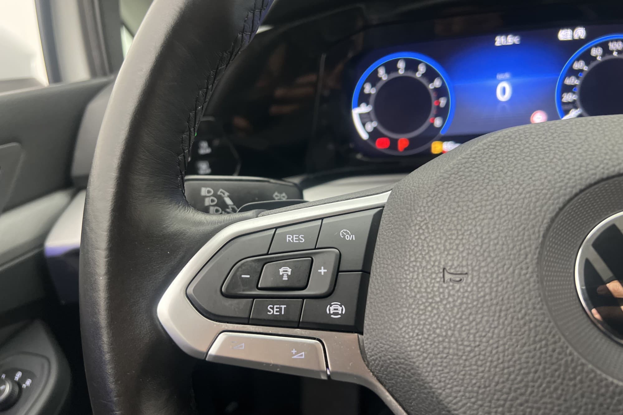 Volkswagen Golf 1.5 eTSI 150hk Cockpit Drag Kamera Navi MOMS