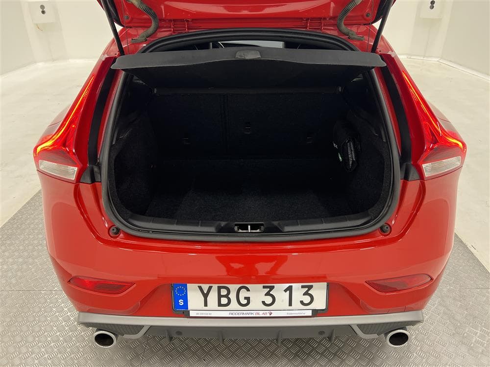 Volvo V40 D2 120hk R-Design D-Värm VOC 1 Brukare 0,36l/milinteriör