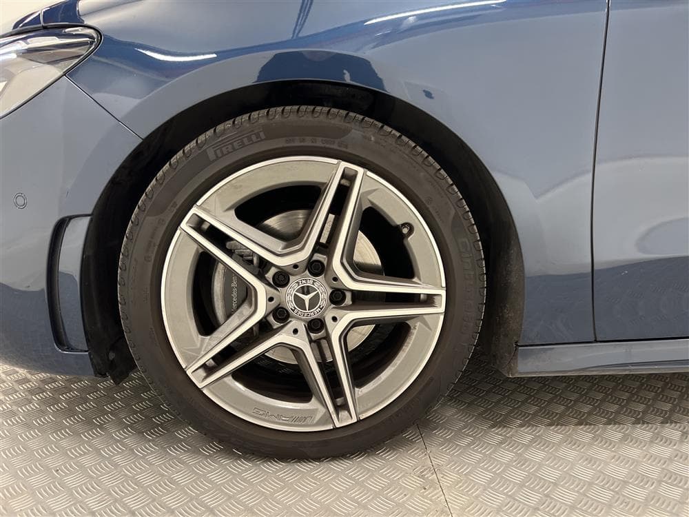 Mercedes-Benz B 200 AMG Panorama Kamera Dragkrok Naviinteriör