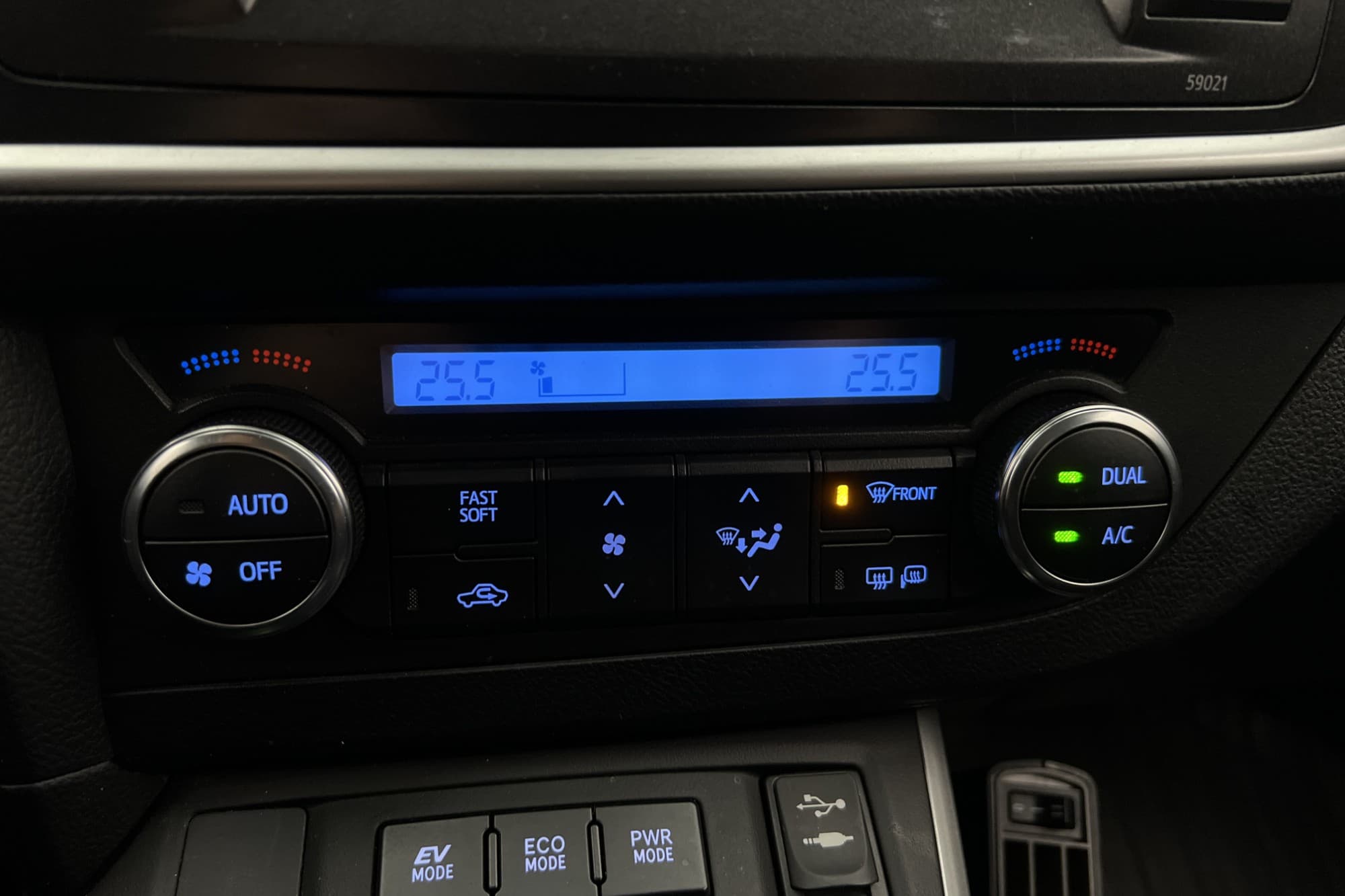 Toyota Auris Hybrid e-CVT 136hk Executive Kamera Värmare