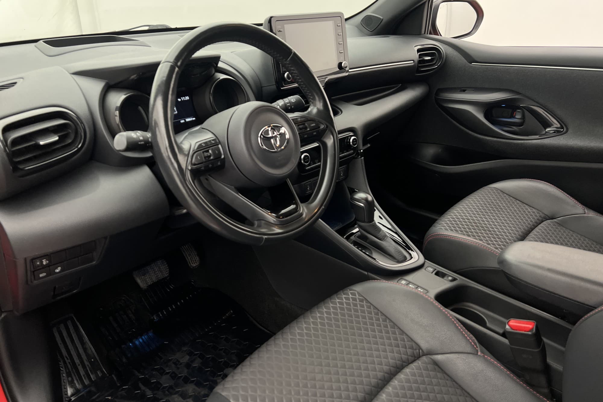 Toyota Yaris Hybrid 116hk Premiere Edt HUD Kamera Rattvärme