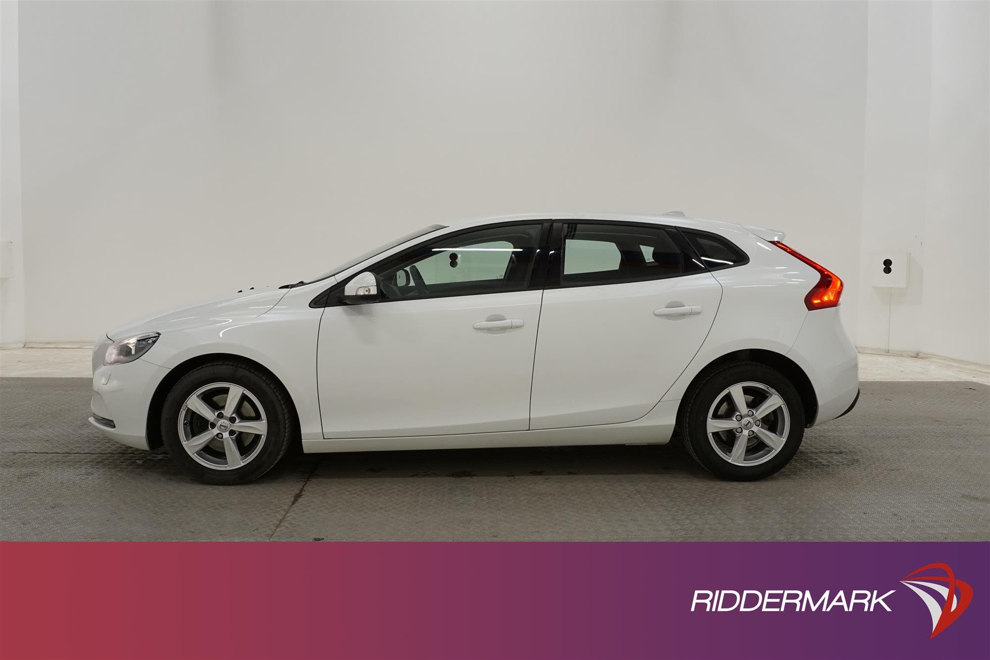 Volvo V40 T2 122hk