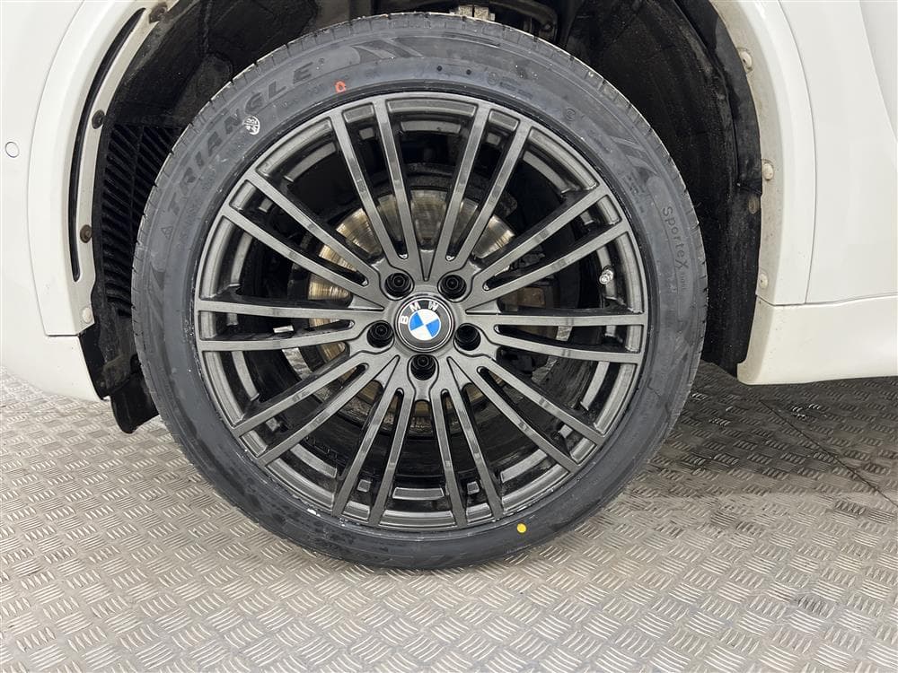 BMW X5 xDrive30d 258hk M Sport Pano DVärm Navi H/K HUD SKinninteriör
