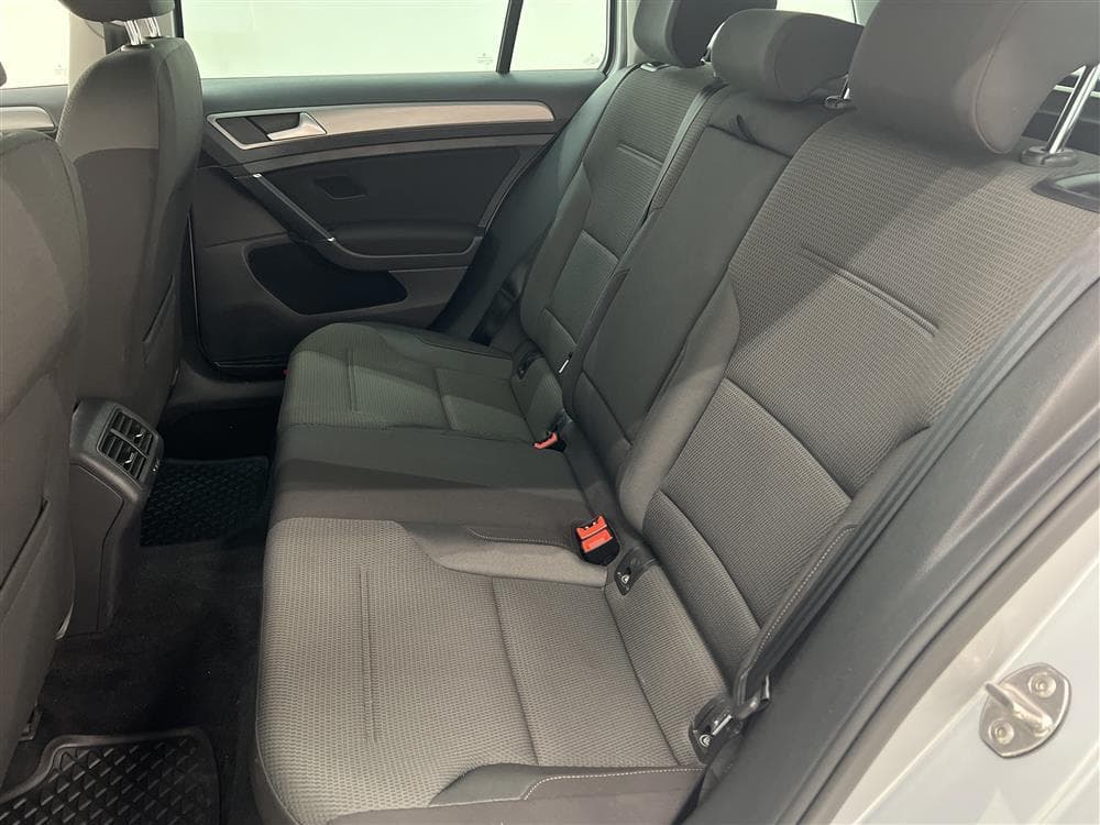 Volkswagen Golf 1.6 TDI 110hk M-värmare  Fullservad 0,4l/milinteriör