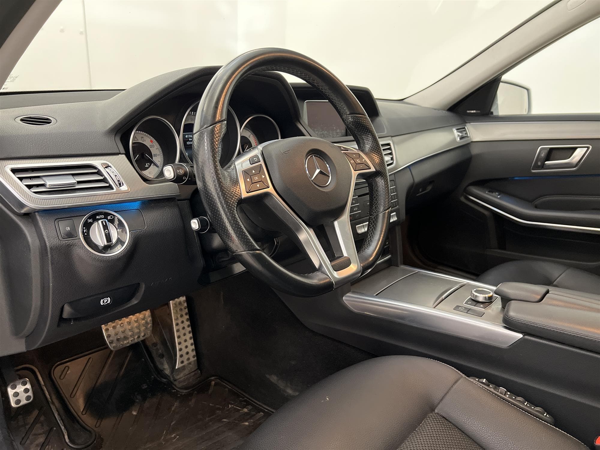 Mercedes-Benz E 220 T 170hk 4MATIC AMG Pano B-kamera Navi