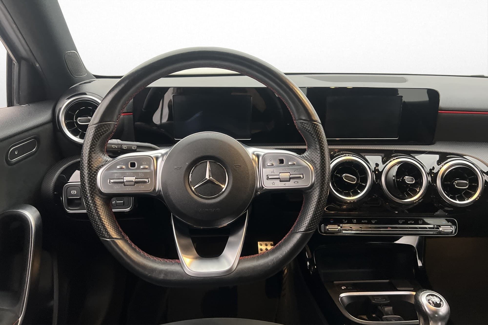 Mercedes-Benz A180 136hk AMG Sport Kamera Halvskinn MOMS