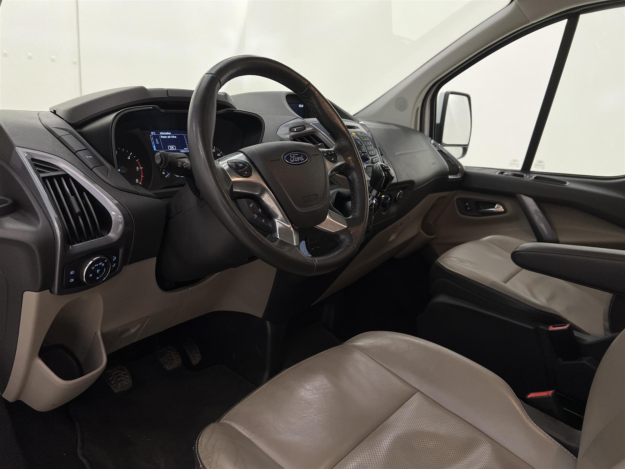 Ford Transit Custom Crew Van 170hk Limited Värmare Drag  interiör