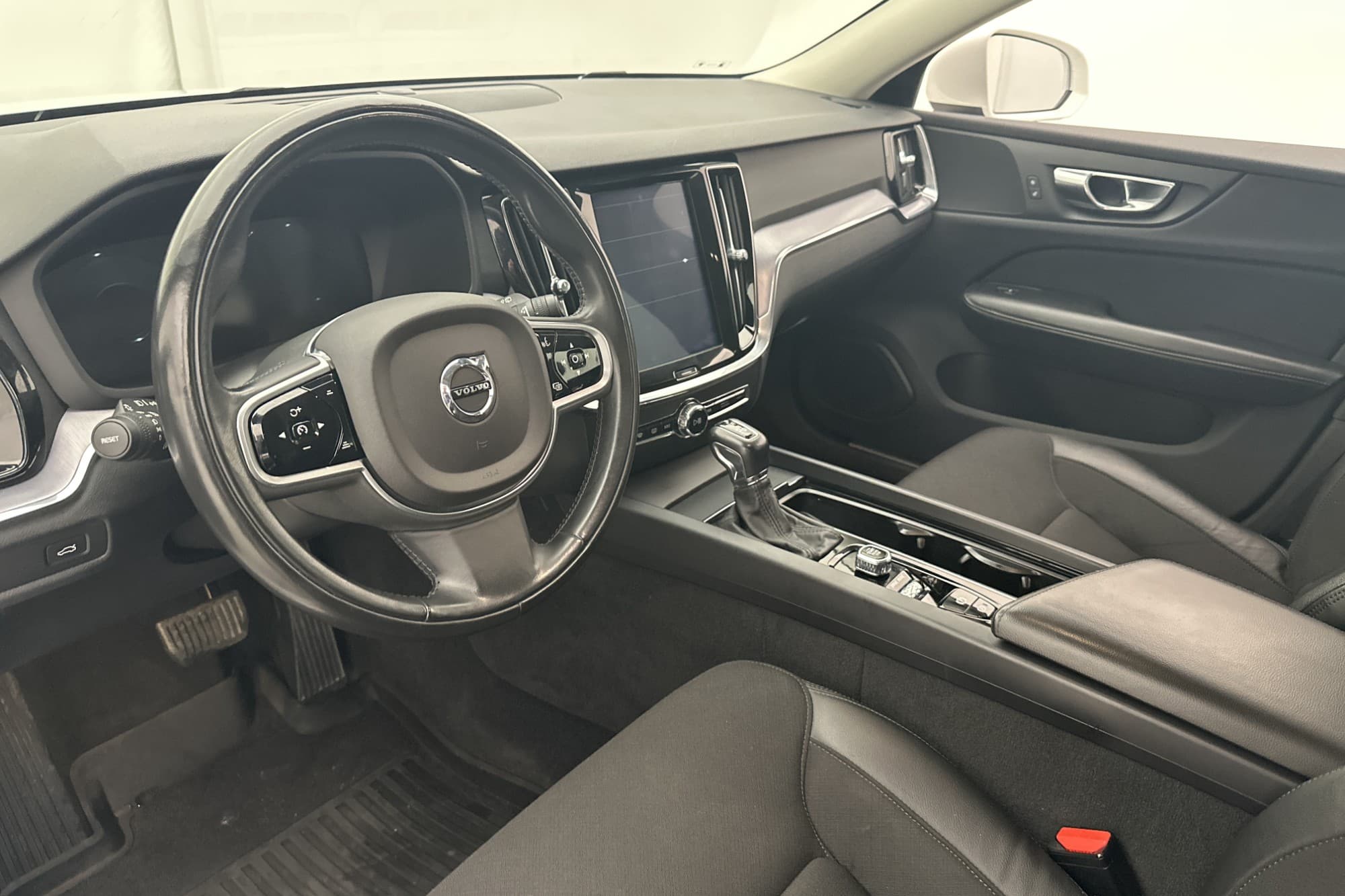 Volvo V60 D3 Momentum VOC Värmare Kamera CarPlay Navi