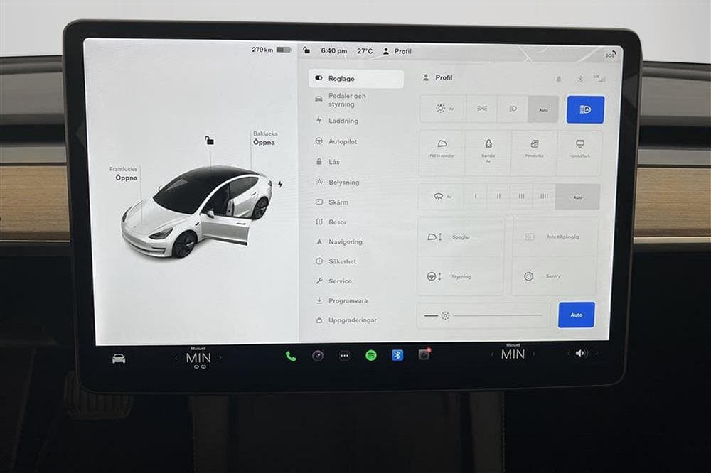 Tesla Model 3 Long Range AWD 440hk Svensksåld Premiuminteriör