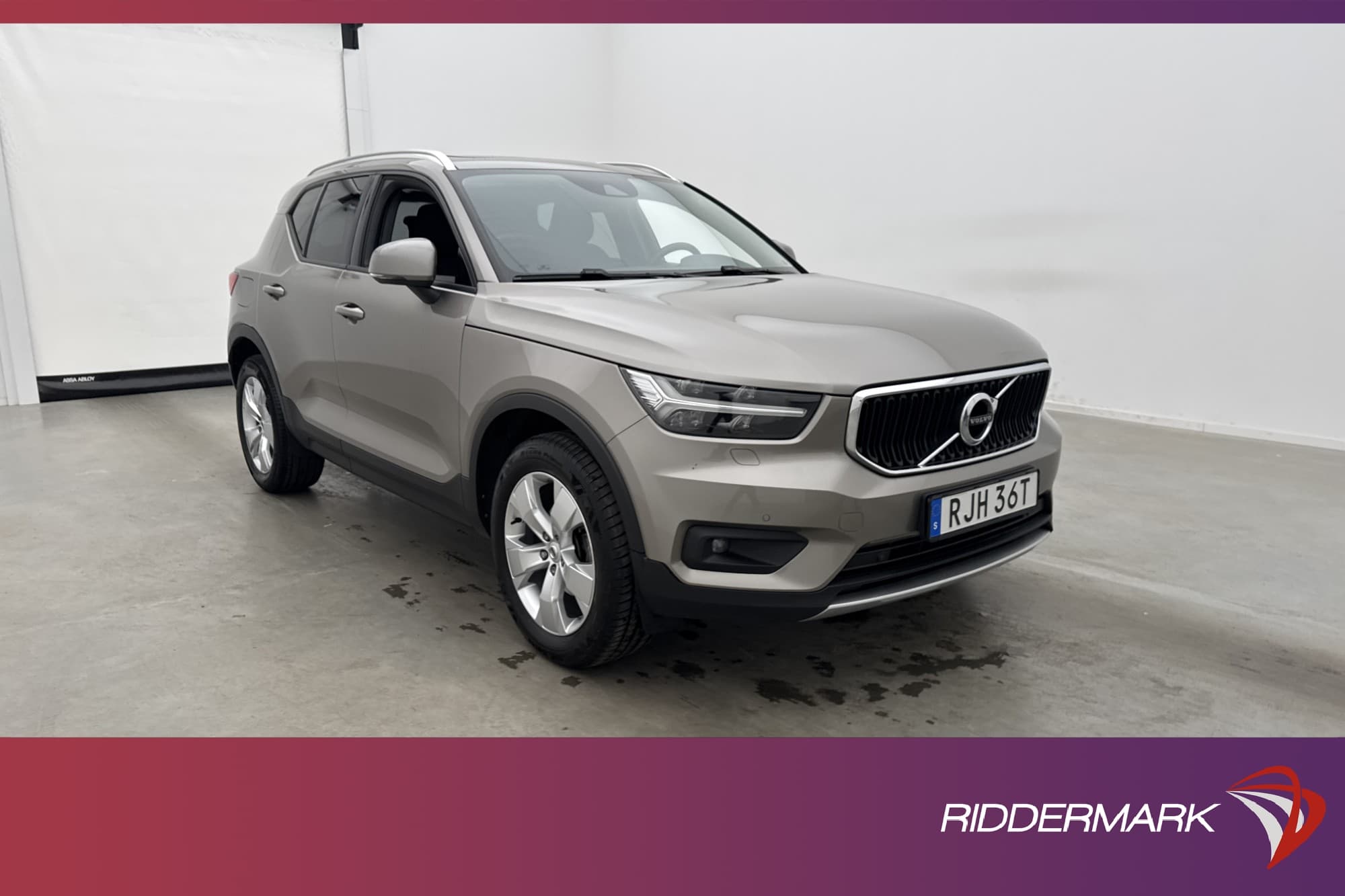 Volvo XC40 T2 Advanced VOC Värmare Pano Kamera CarPlay Drag