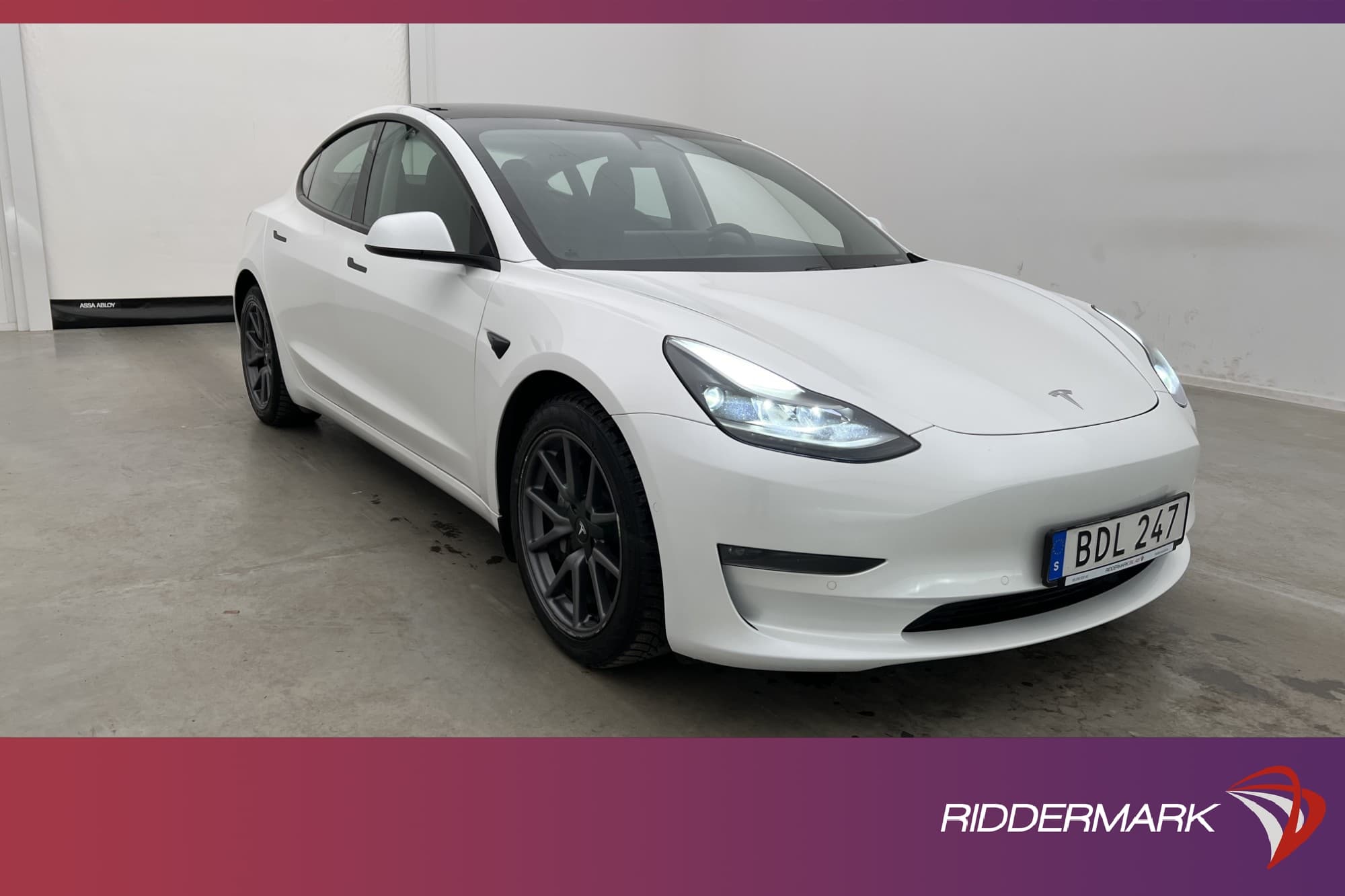 Tesla Model 3 Long Range AWD Svensksåld Autopilot
