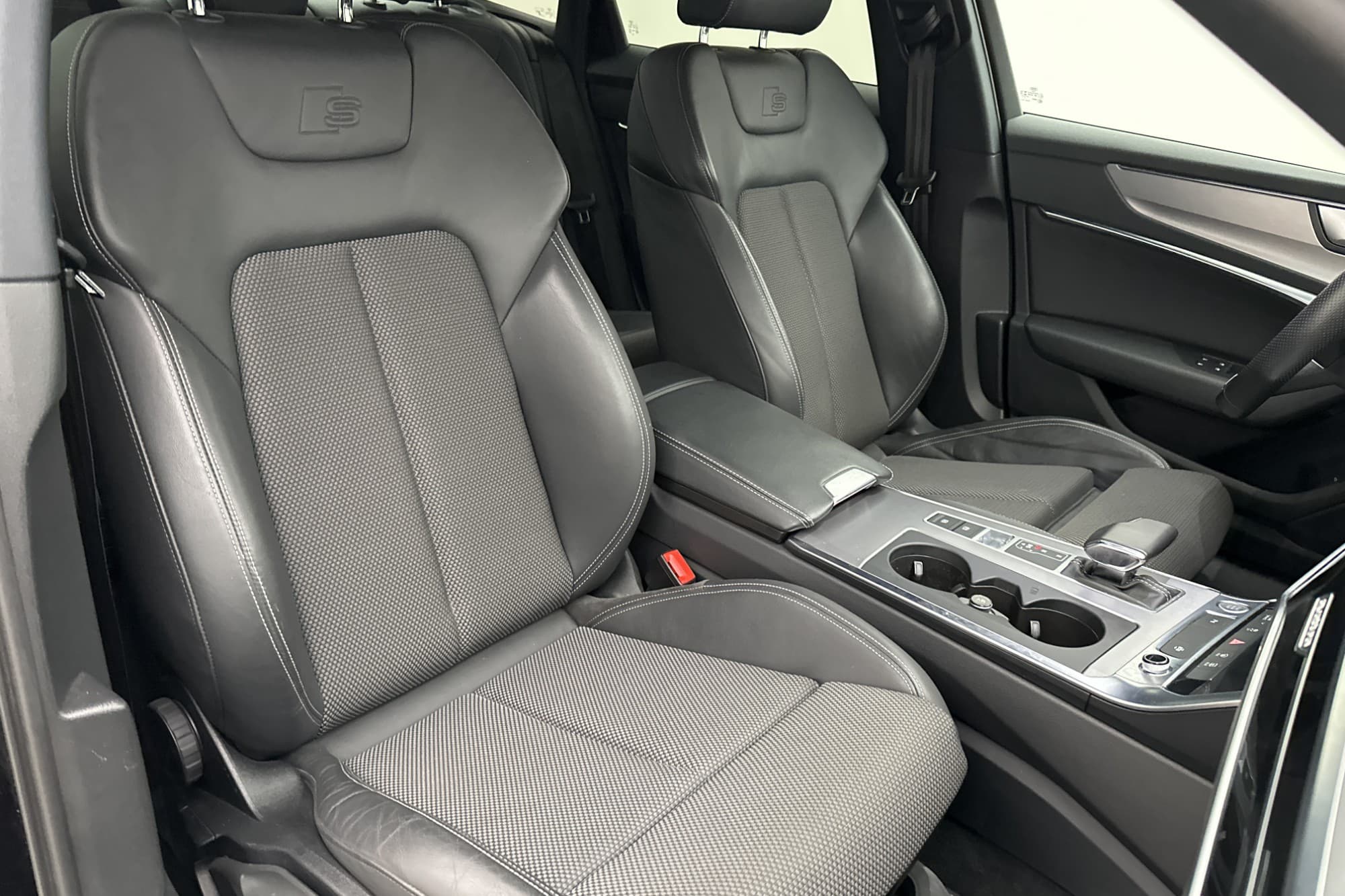 Audi A6 Sedan 45 TFSI Q S-Line Navi P-Sensorer Adaptiv-fart