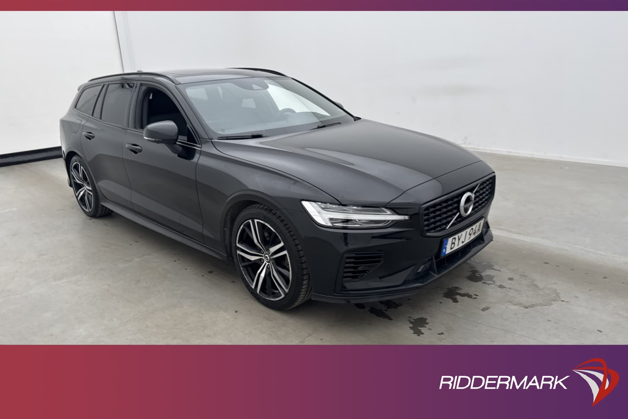 Volvo V60 Recharge T8 AWD 456hk R-Design Pano B&W 360 Drag
