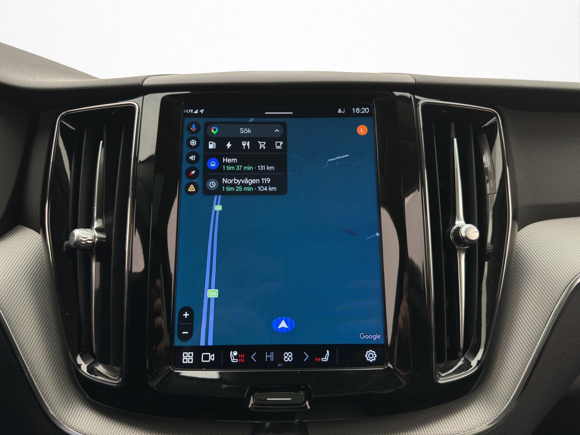 Volvo XC60 Recharge T6 AWD Moms Pano H/K Drag Skinn Kamera