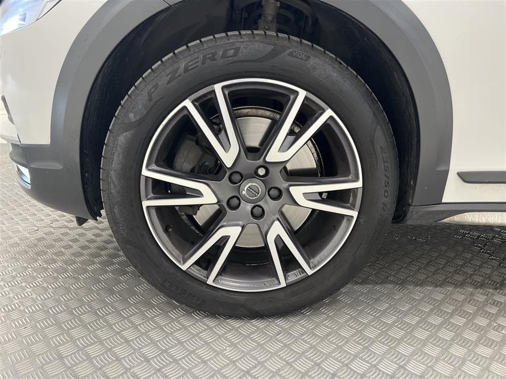 Volvo V90 D4 Cross Country AWD VOC D-värm Pano H/K Bkam Momsinteriör