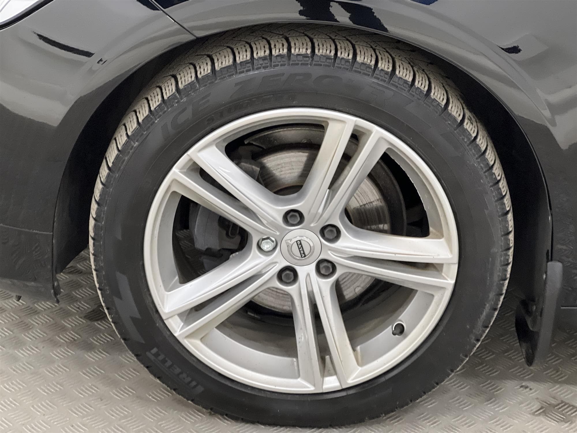 Volvo V90 D3 AWD 150hk Momentum Advanced VOC D-Värm Drag