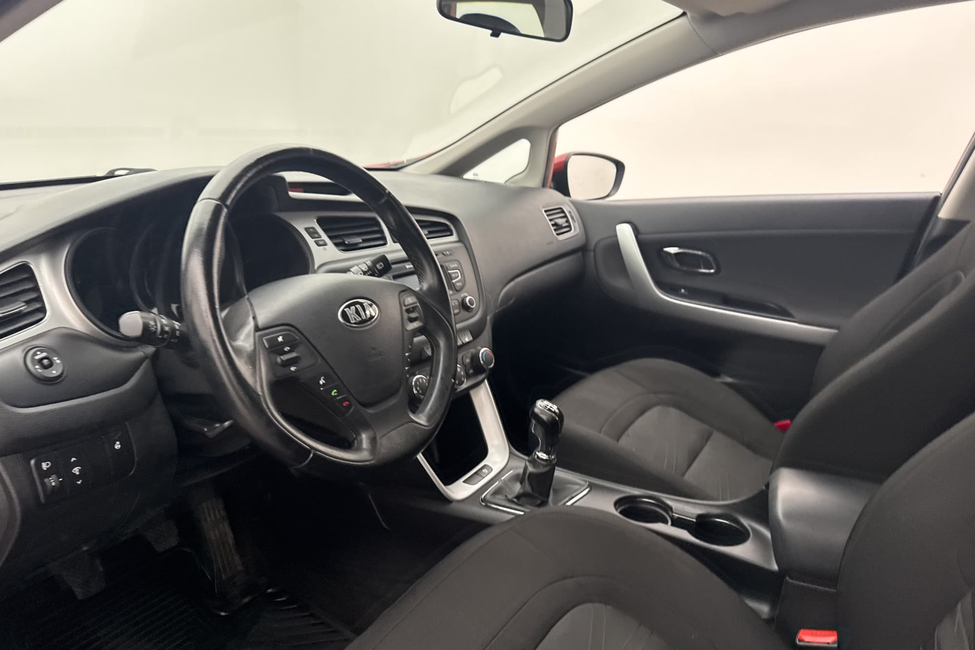 Kia Ceed 1.4 CVVT 99hk Rattvärm Parkeringssensorer Bluetooth