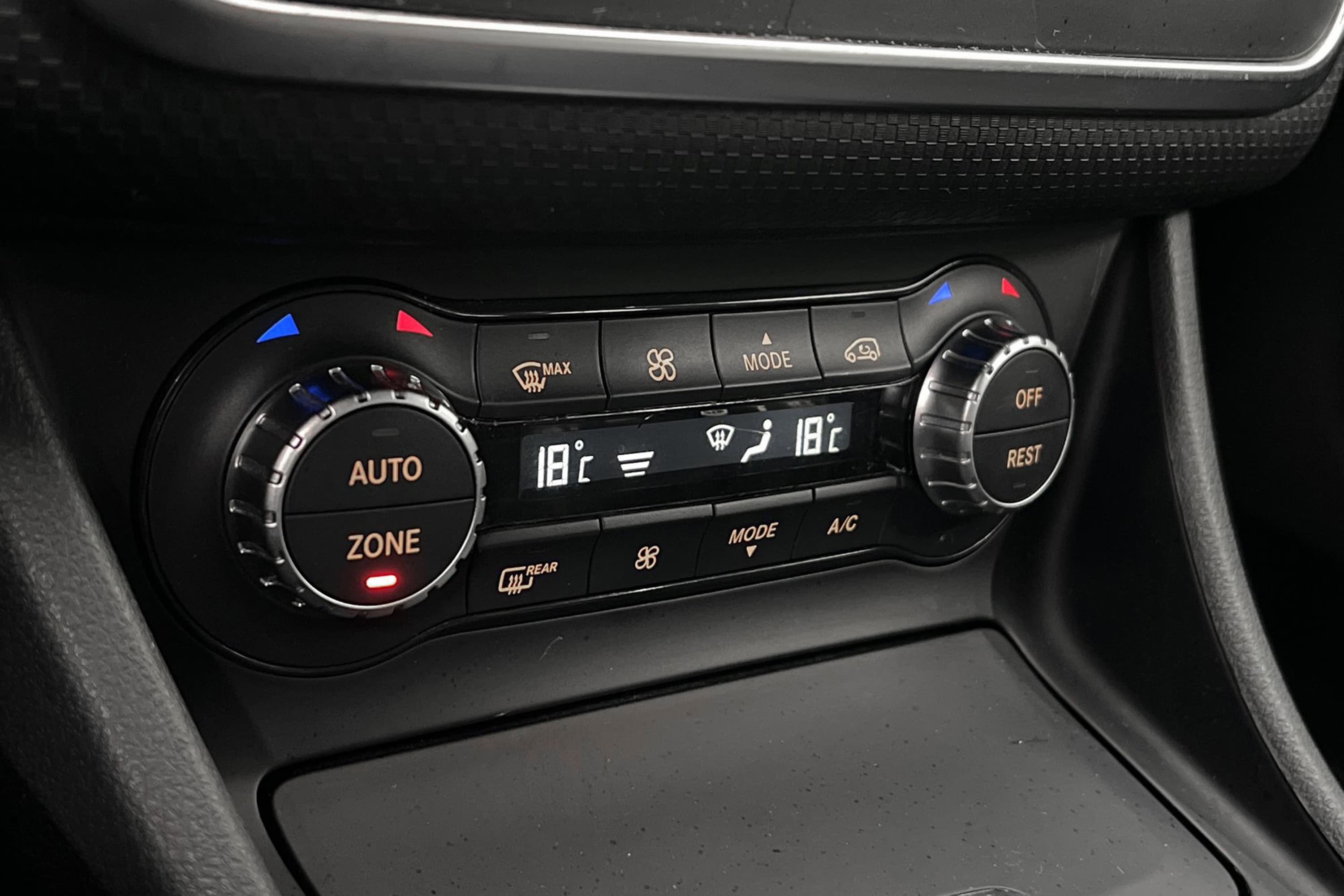 Mercedes-Benz A 180 122hk Navi Sensorer AMG-fälgar 0,54l/mil